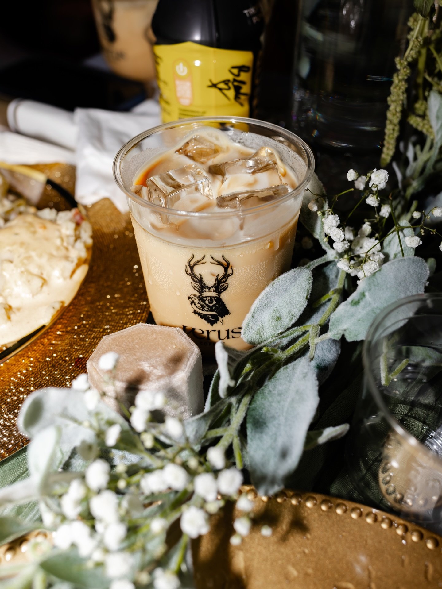 Had the PLEASURE of serving the best couple around! Jaclyn &amp; Jonathan Ross! Also, having @bellesbakeryhtx cookies with some Verus Coffee really sweetened up this wedding and got us moving on the dance floor!!! 🦌❤️

#dallascoffeecart #dallascater