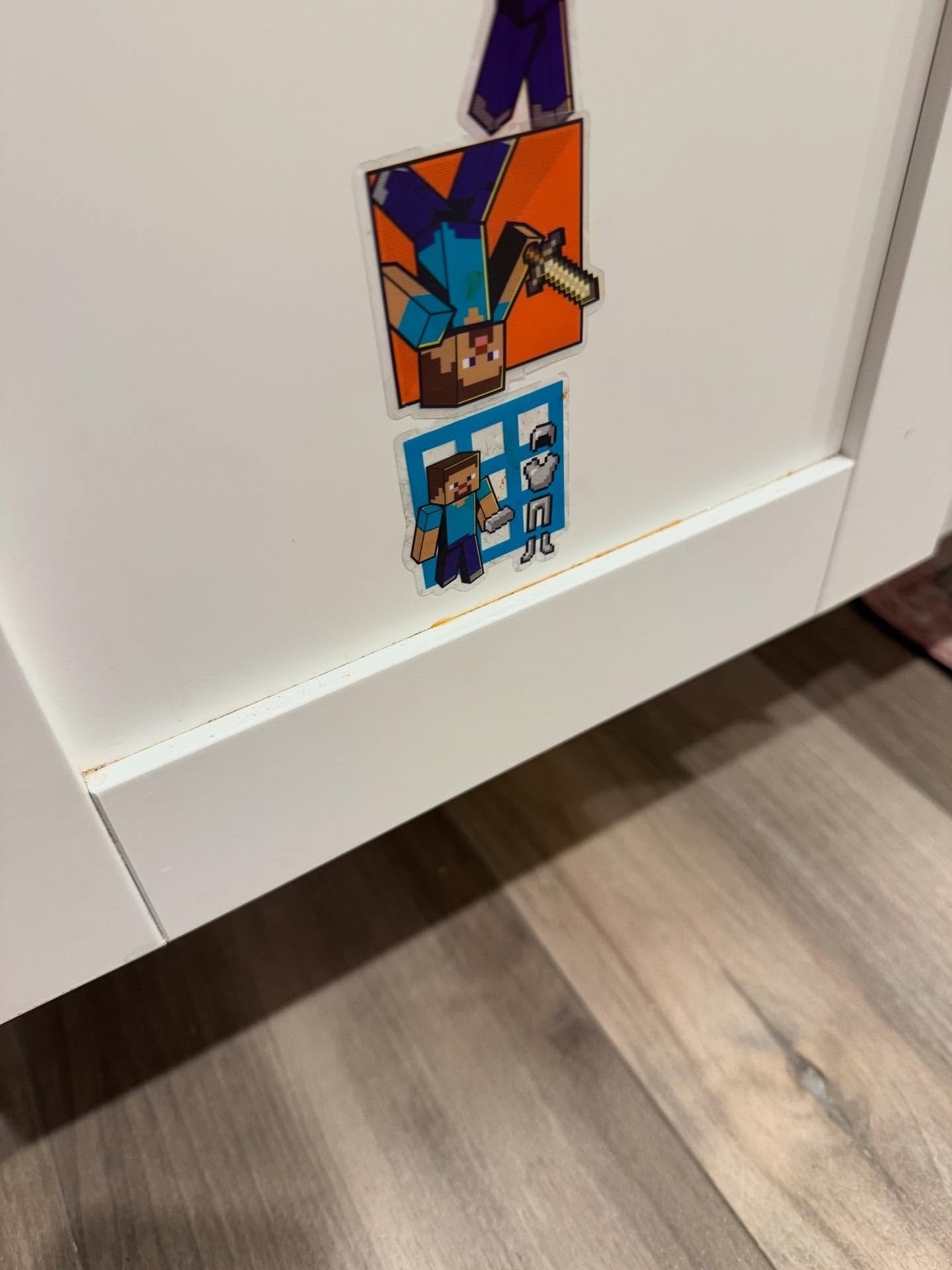 It&rsquo;s in the details! It&rsquo;s the little things that make a huge difference 🍯 I scrubbed this trash can drawer to make it look brand new again! 
(The Minecraft stickers are so relatable lol)
.
#residentialcleaning #housecleaning  #trashcancl