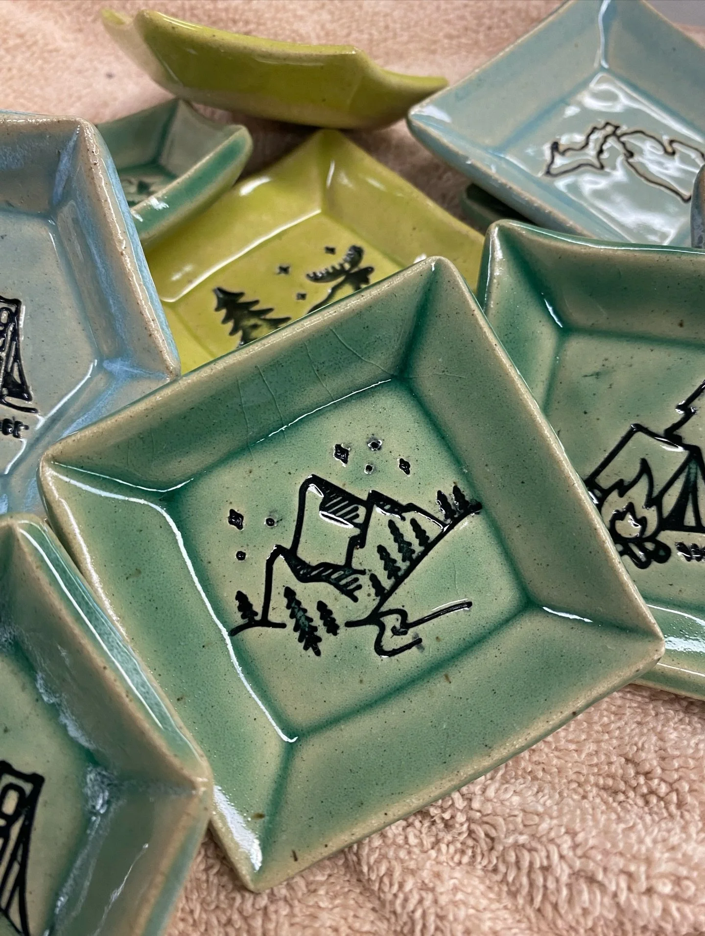 Sent some of these goodies up to the Mackinac City location of @acornglassworks today!! Some small trinket dishes with an Up North vibe and some featuring the Mighty Mac itself! 

Made with my @gr.pottery.forms cuties as usual 🫡

#trinketdish #potte