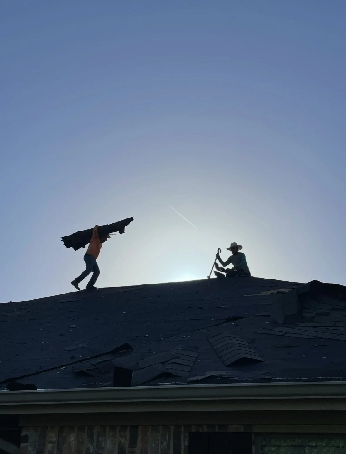 What to Expect When Hiring a Roofer:            A Complete Guide