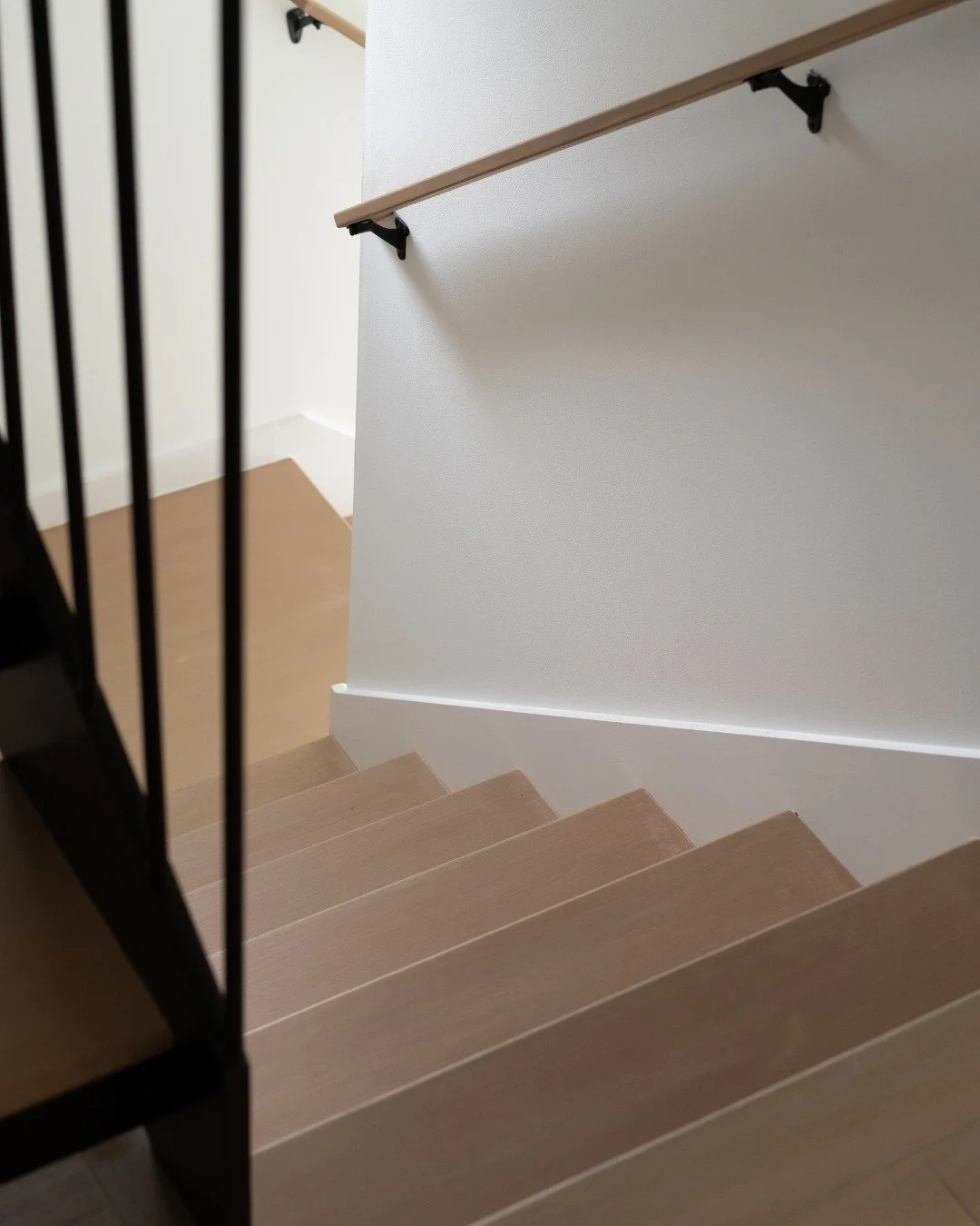 Simplicity has a beauty all its own. ✨ Clean lines, natural light, and thoughtful details&mdash;sometimes that&rsquo;s all it takes to create a space that feels balanced and timeless. Interiors don&rsquo;t always need to shout to make an impact.

Do 