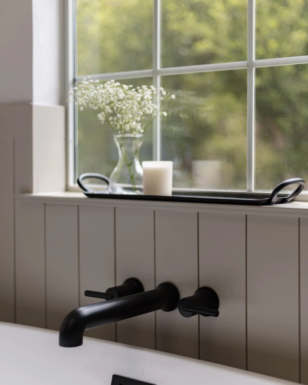 You know you&rsquo;ve entered a new era of adulthood when the view from your bathtub brings you more joy than a night out ever could.
It's called growth, people. (And good design.)

Photo: @kimjones.photo

#BathroomRenovation #BathroomGoals #HomeReno