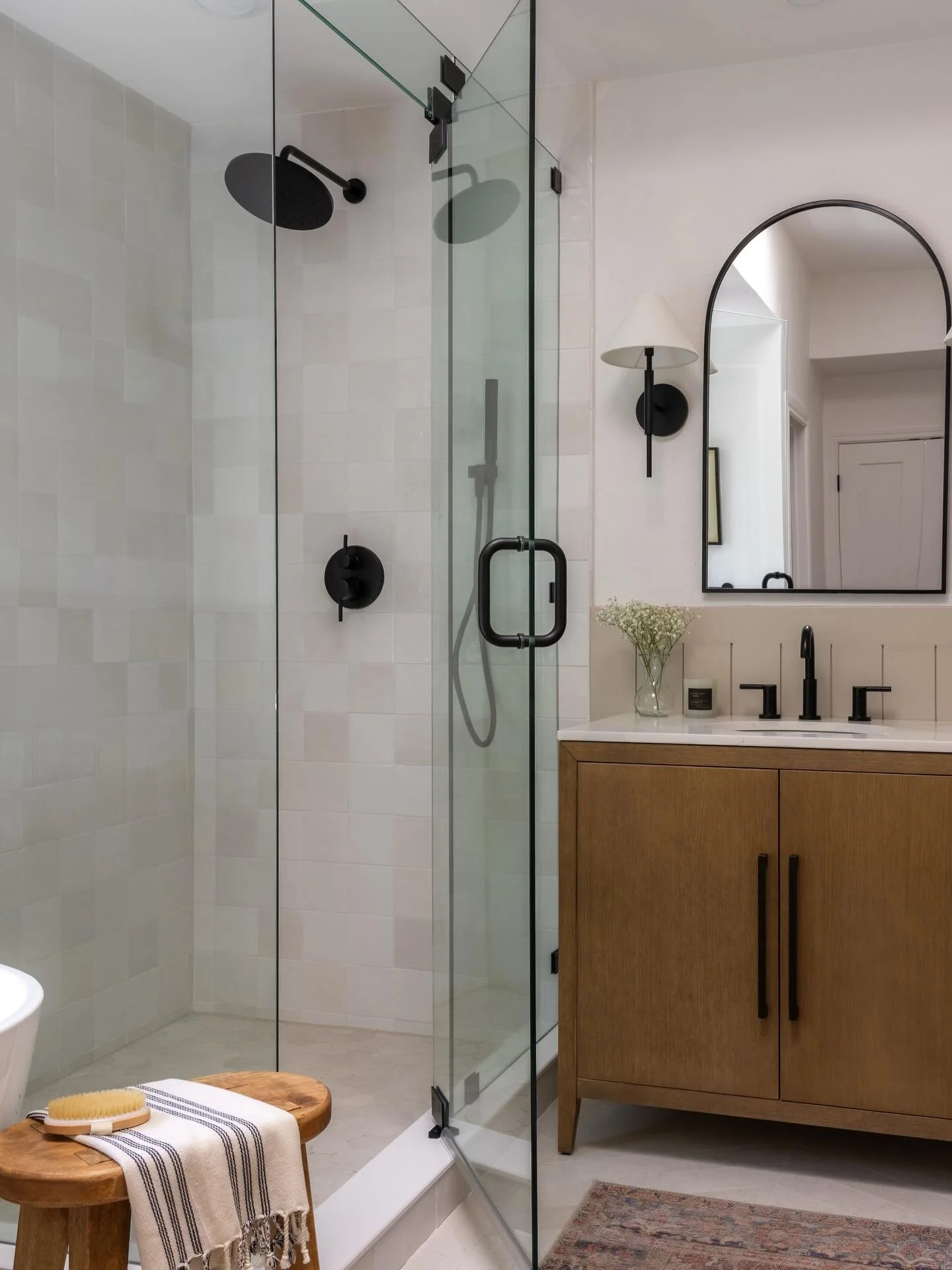 Proof you don&rsquo;t have to move walls to make it feel brand new. Swipe for the before.

We pretty much kept the same footprint in this primary bath remodel&mdash;just swapped the very-80s finish out for a cleaner palette, better lighting, and a fr