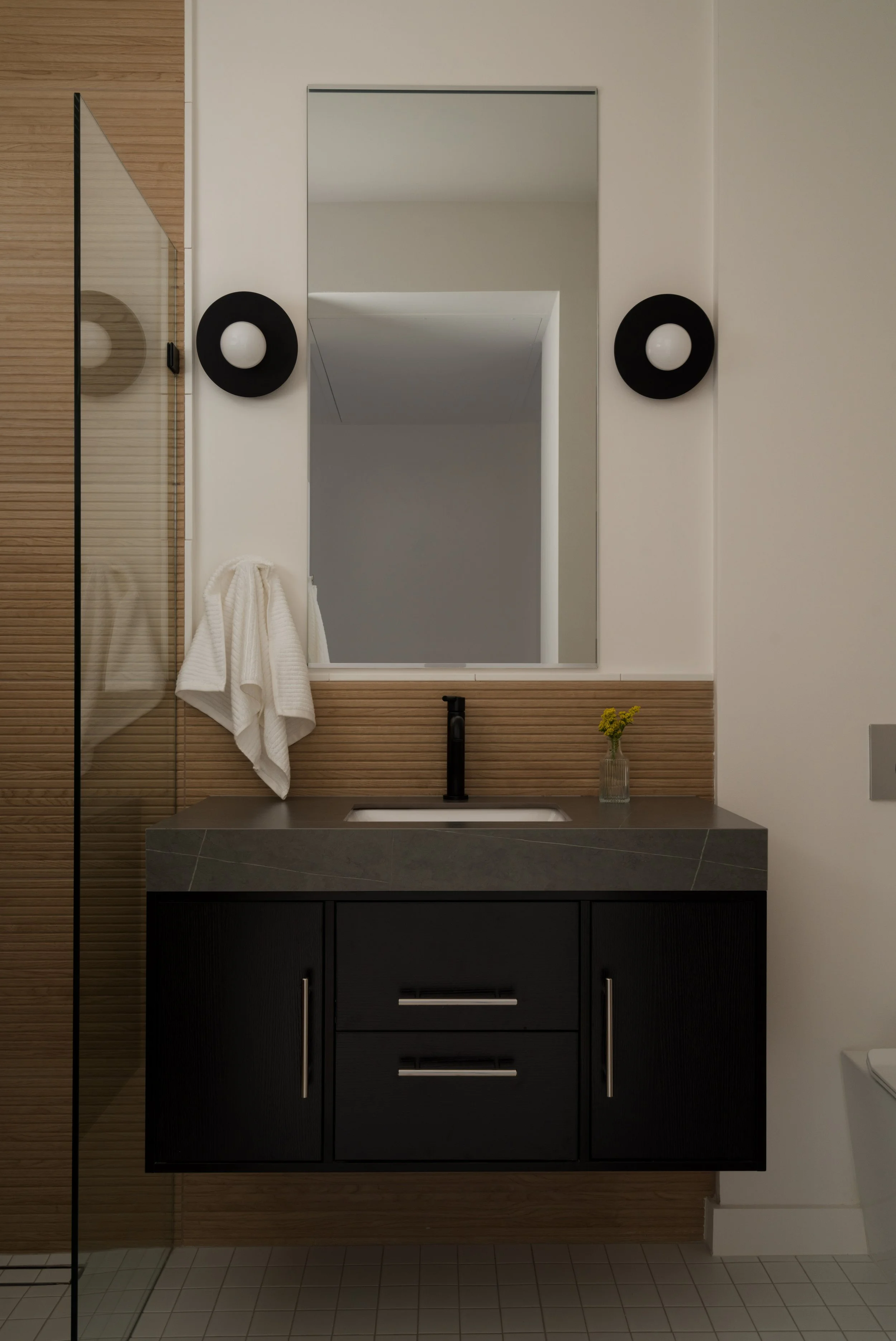 BVS-JCD-DENSON-BATHROOM-3-EDITORIAL-VANITY-VERTICAL-08-07-2025.jpg