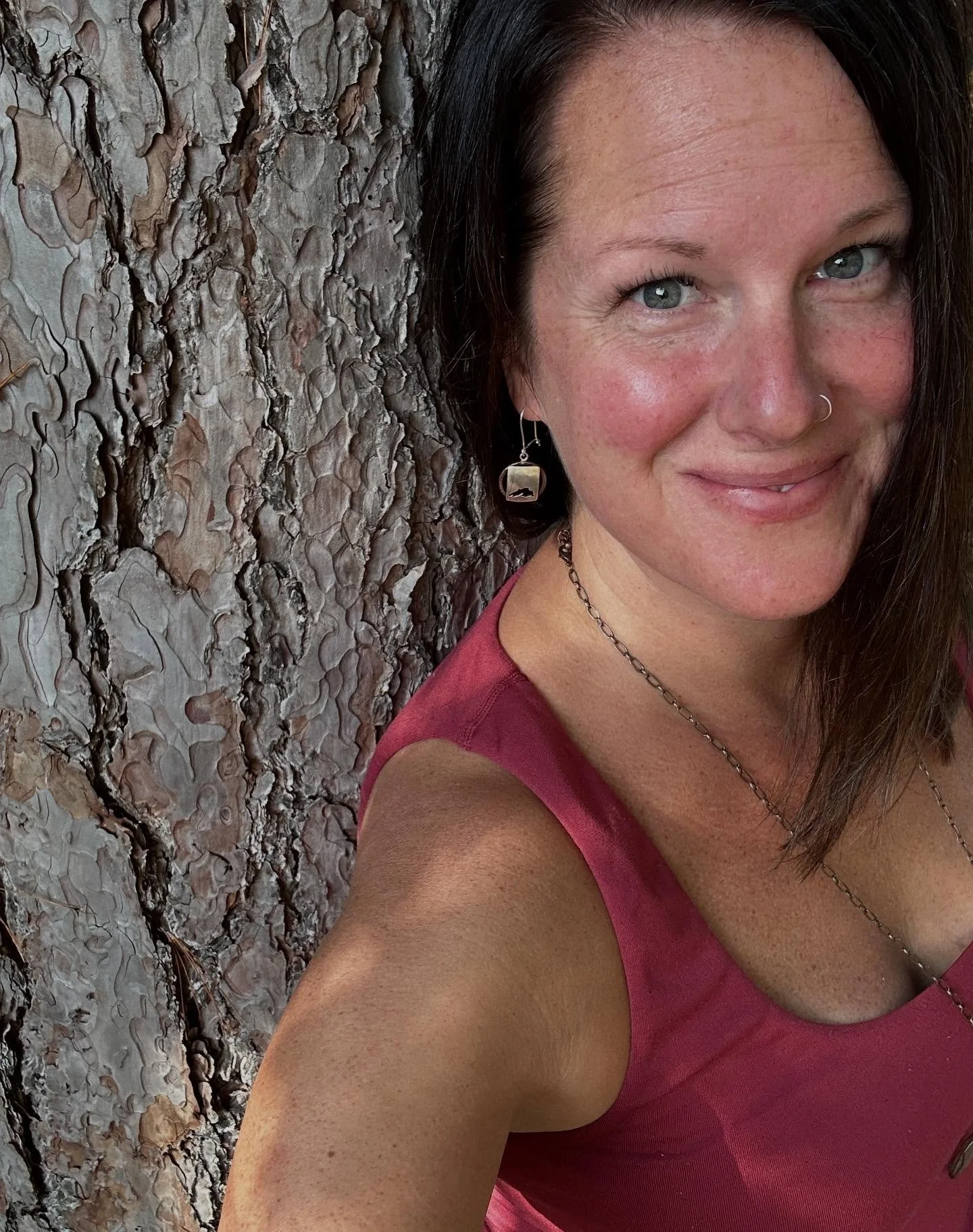 A great way to calm your nervous system is to &ldquo;ground out&rdquo; but we can&rsquo;t always take our shoes off. Instead you can lean against a tree or better yet hug it 🤣 

It shifts your nervous system to more of a relaxed state to help reduce