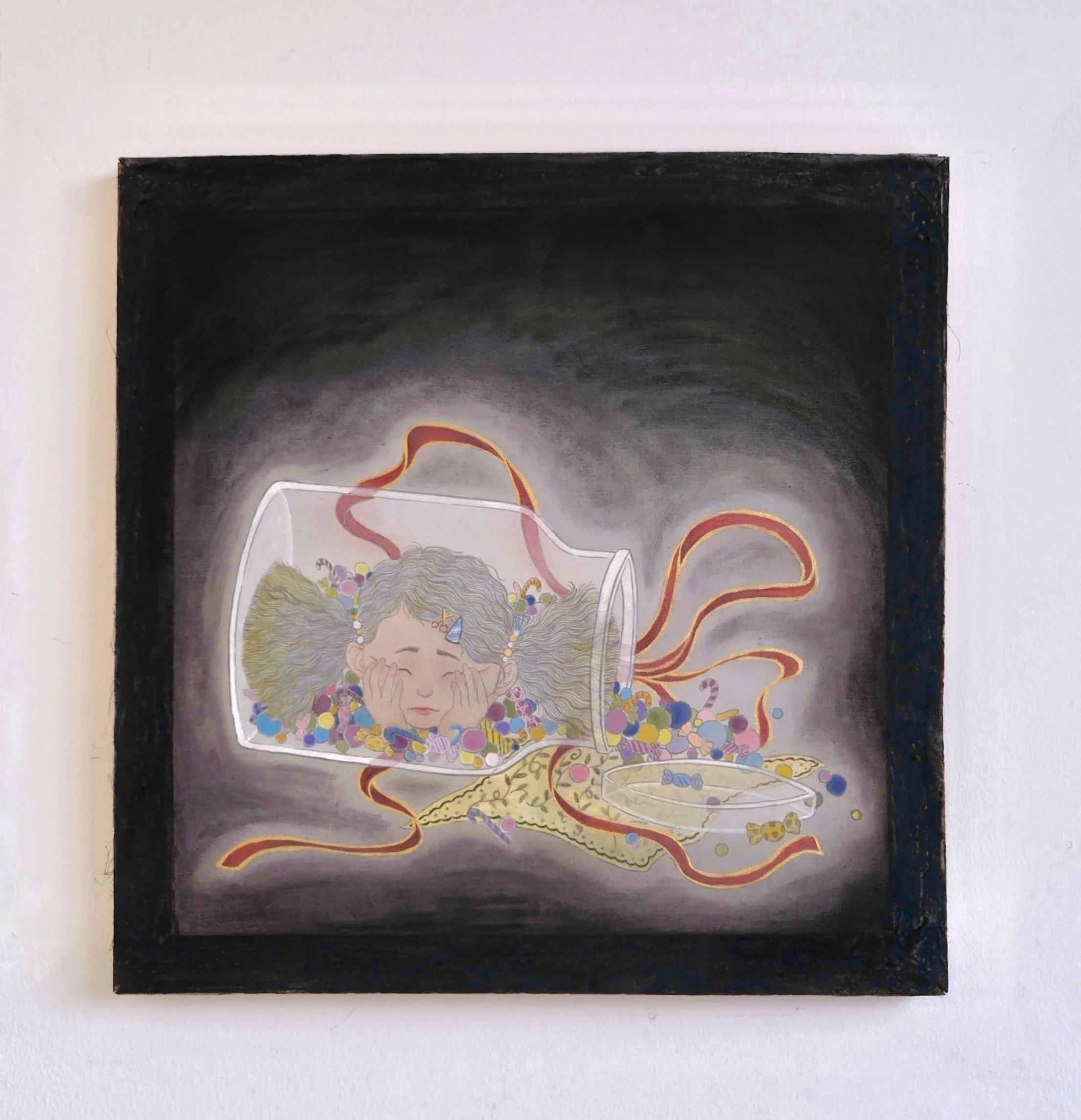 Sweet Trap II,
2025,
36x36cm,
Chinese painting pigments, watercolour, pastel and ink on silk