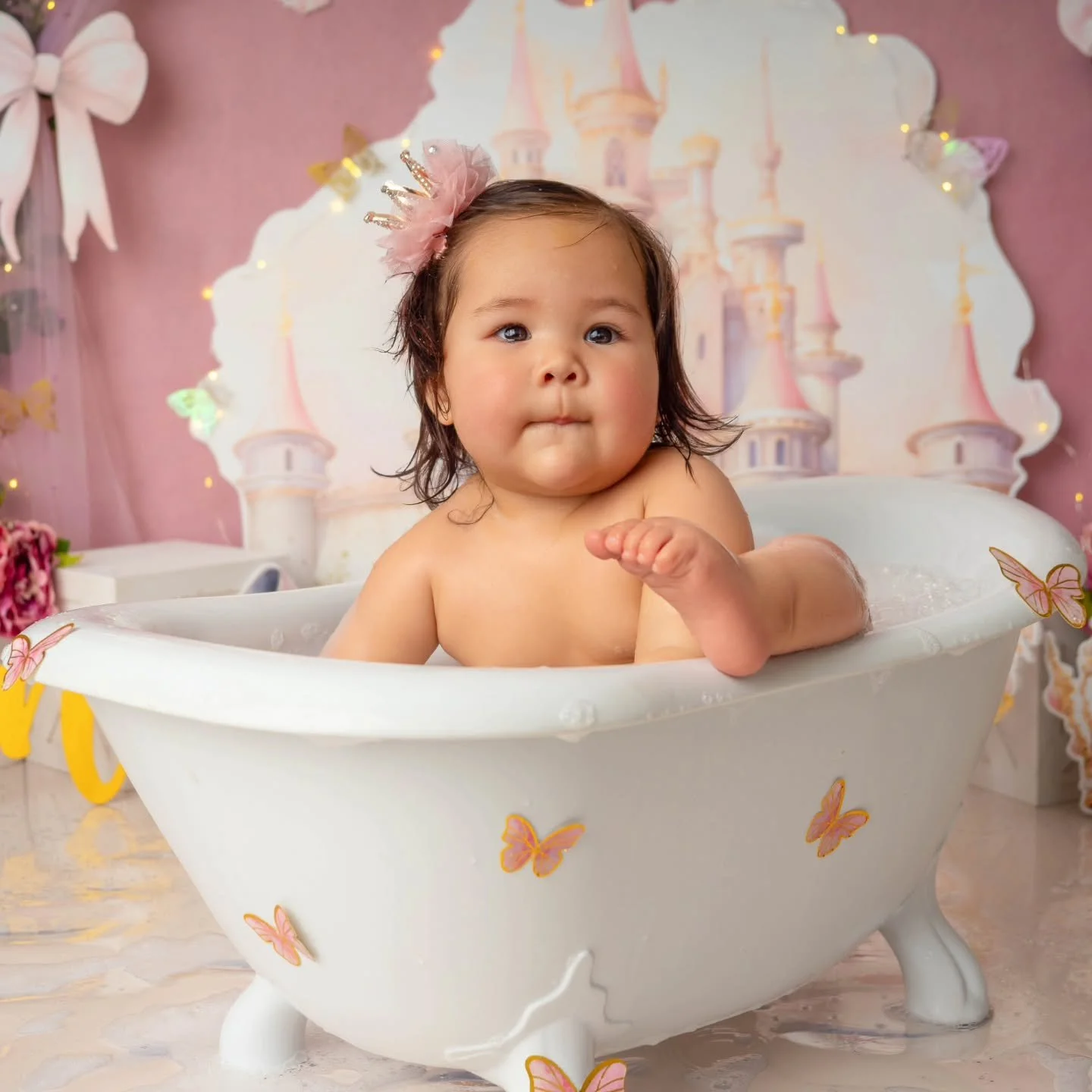 No two cake smash sessions here are ever the same  because no two babies are the same.

Each session is fully curated from scratch, thoughtfully designed around your chosen theme and colour palette. From balloons and fairy lights to florals, textures