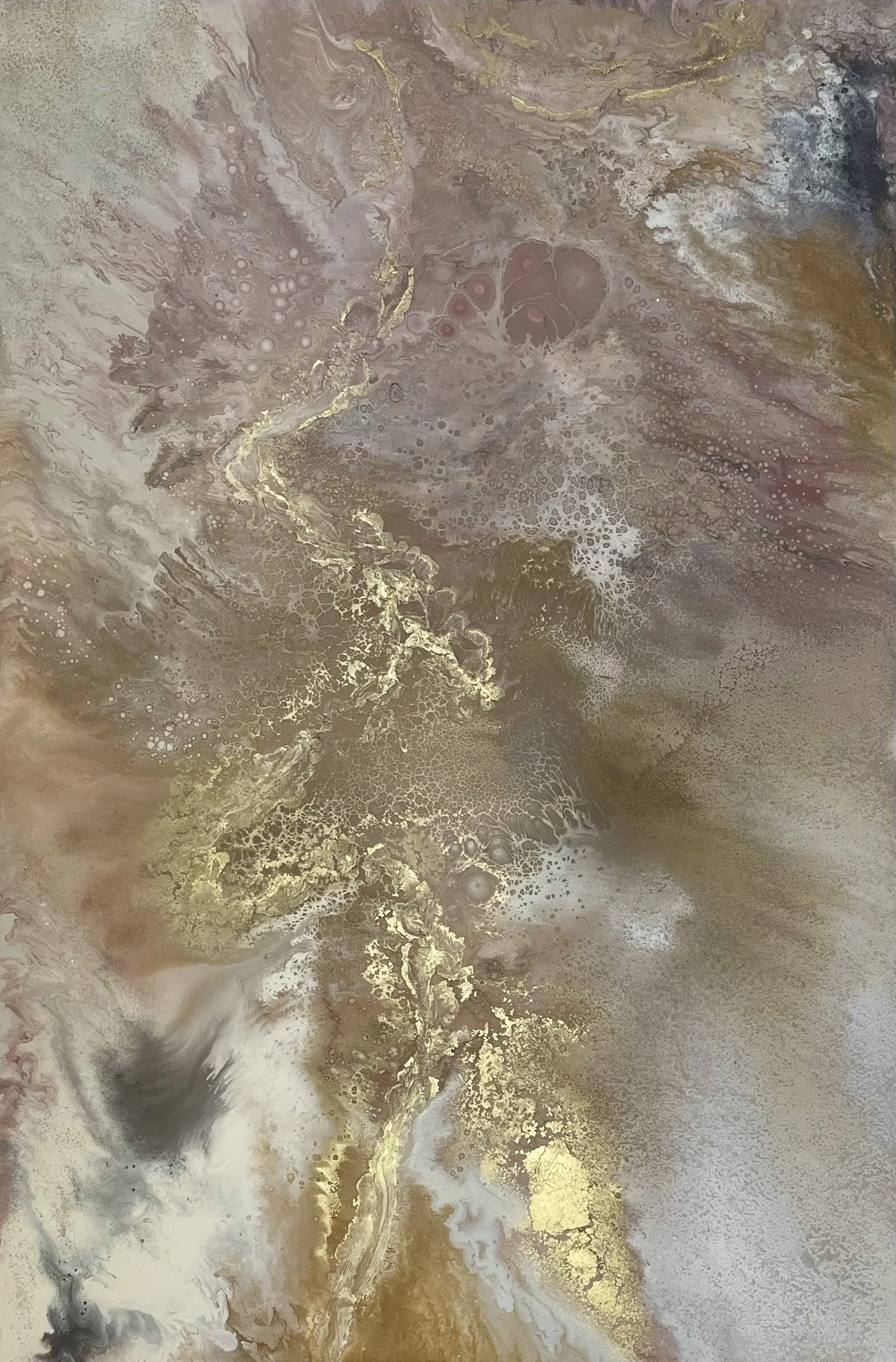 Fósil, abstract painting in mixed media on canvas by Paloma Rocha