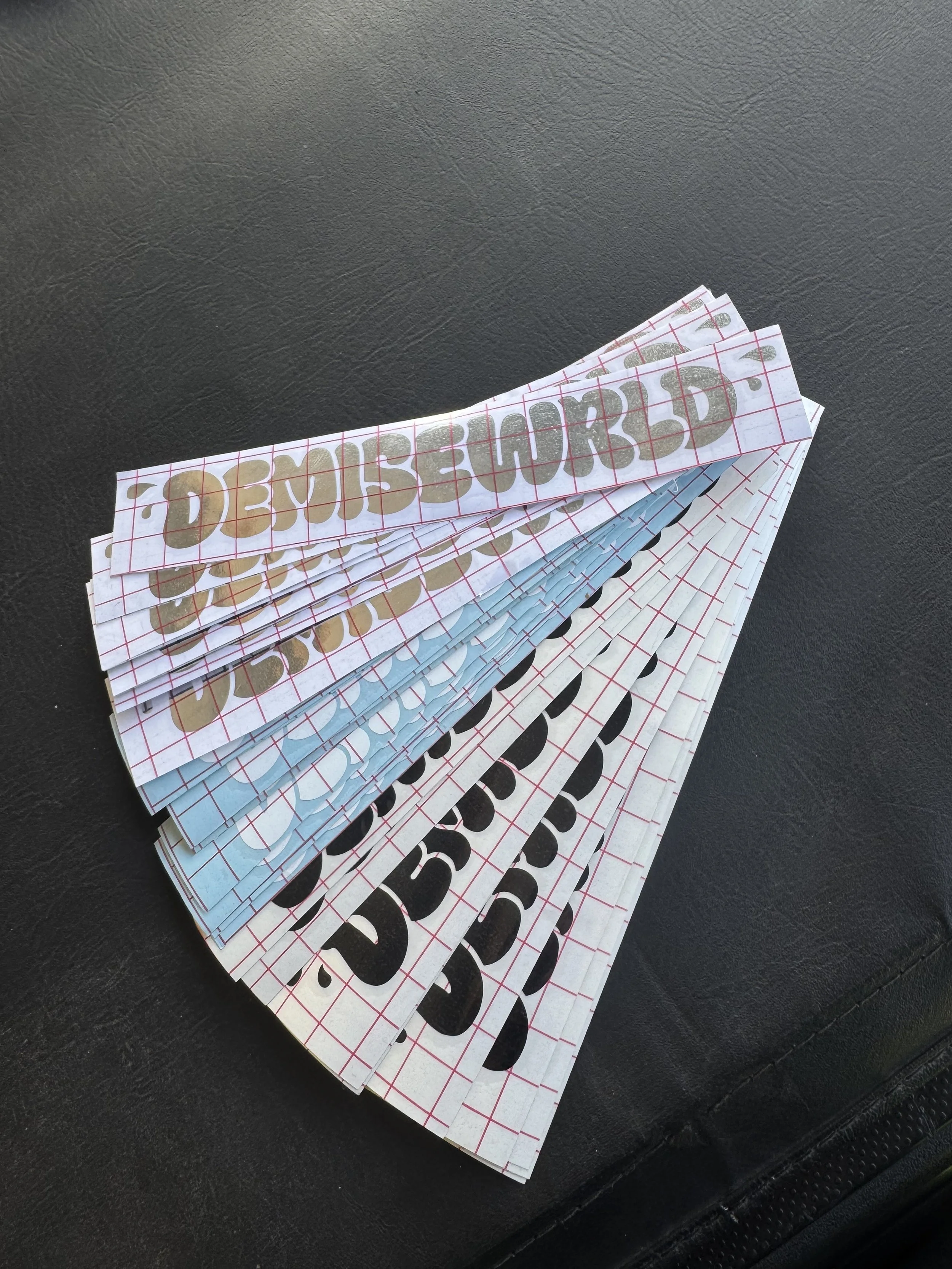 DW BUBBLE LETTER STICKER