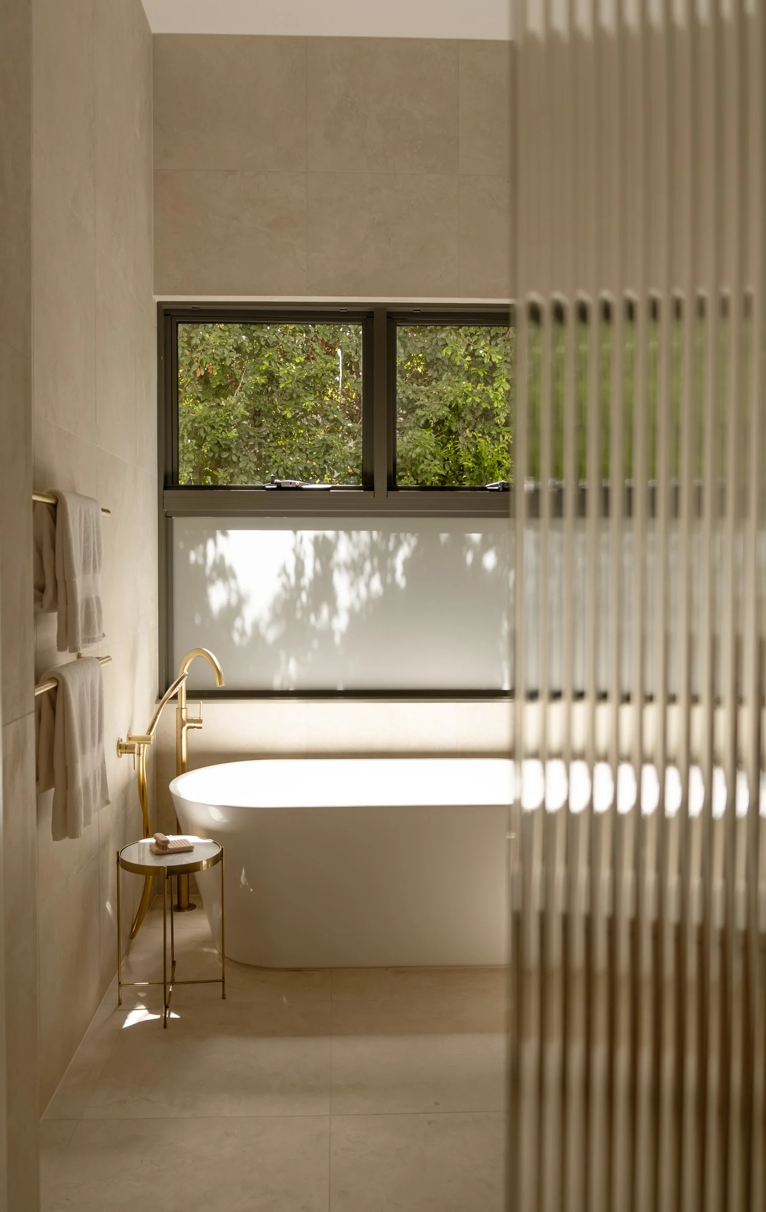 main-bathroom-bathtub-view-texture.jpg