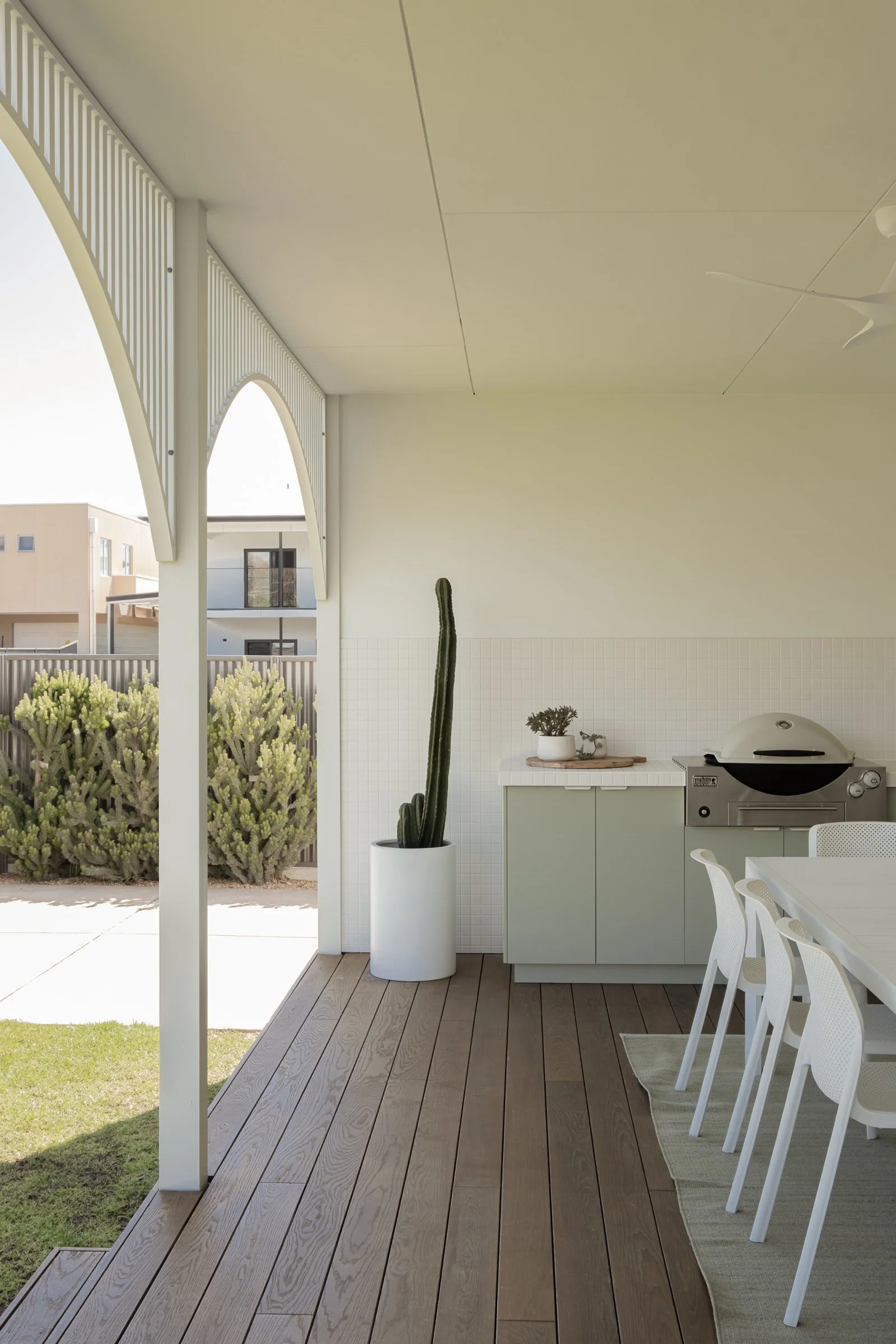 exterior-casa-billie-barbeque-area-side-view.jpg