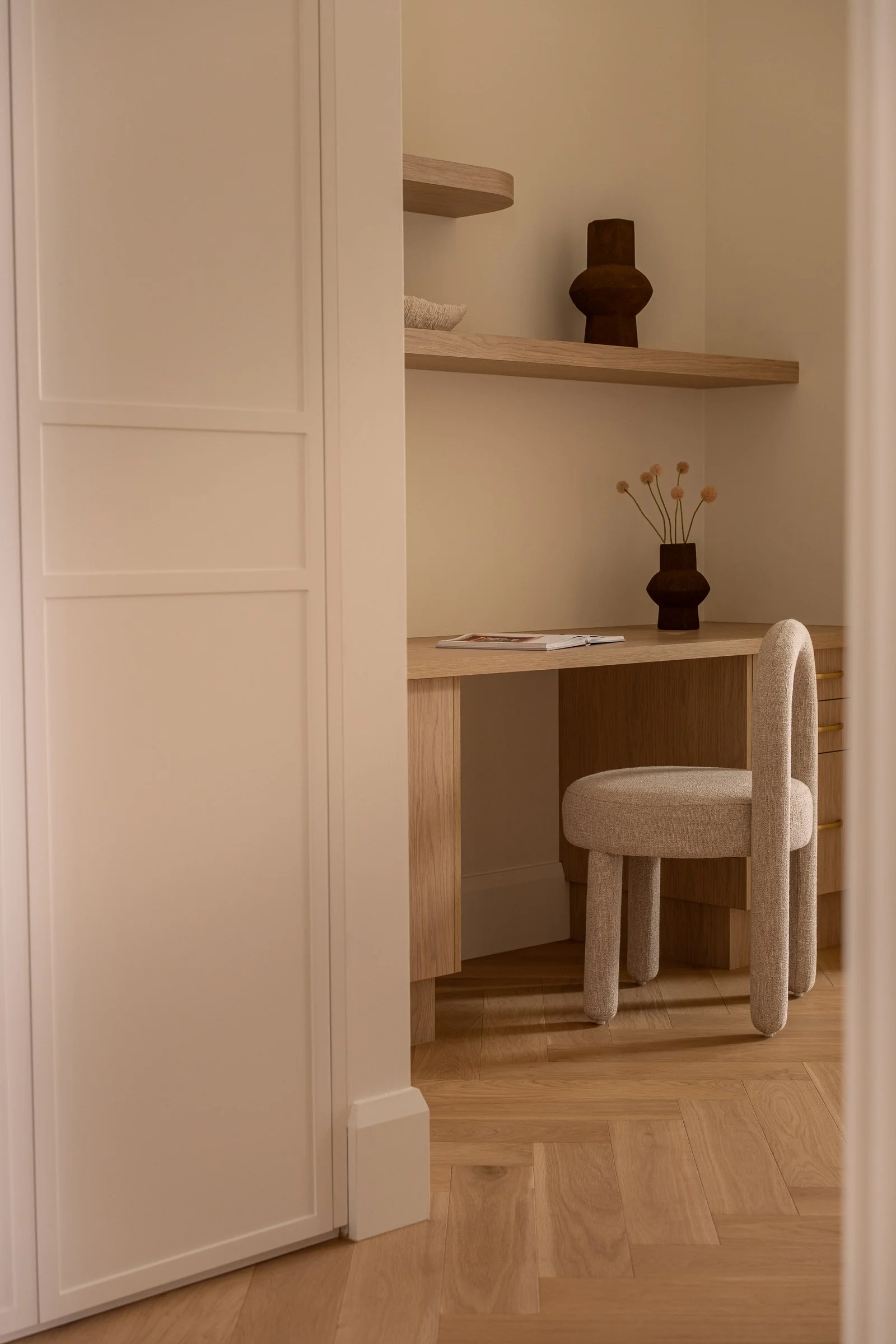 study-nook-largs-bay-diagonal-view-linen-press.jpg