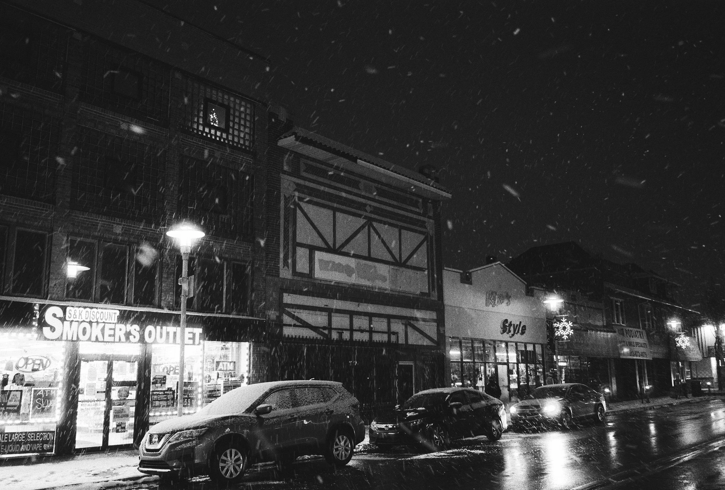 1511207_1511207-R5-E057+.jpg