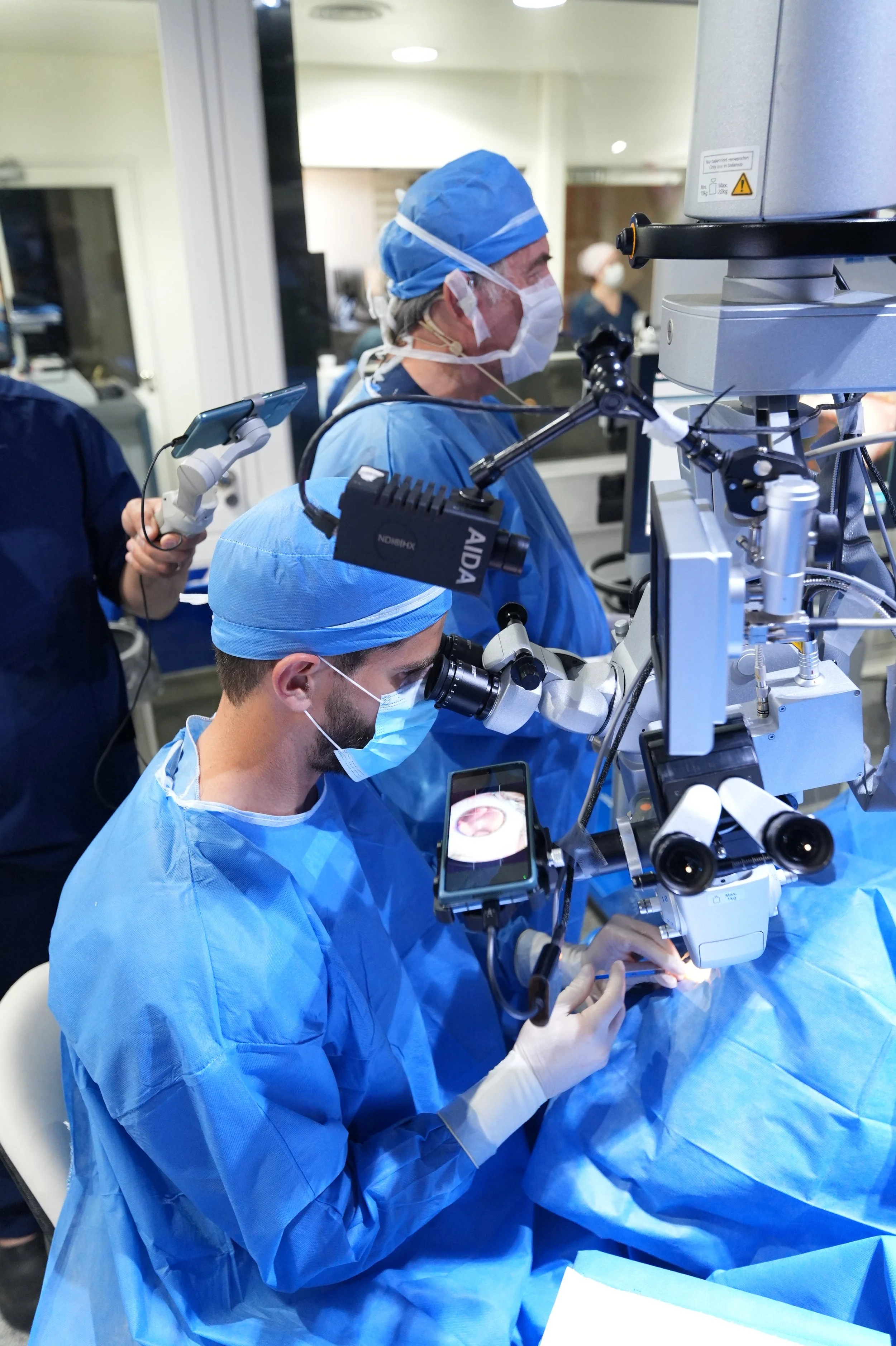 Dr. Matías Soifer, Miami eye surgeon with specialized training in EVO ICL surgery