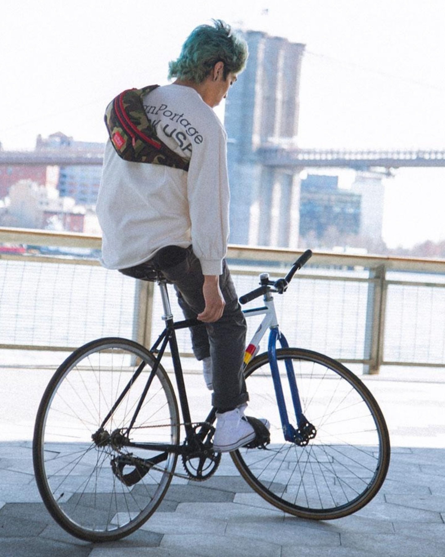 Manhattan Portage // The 1101 keeps things simple. A compact bag designed for life on the move.