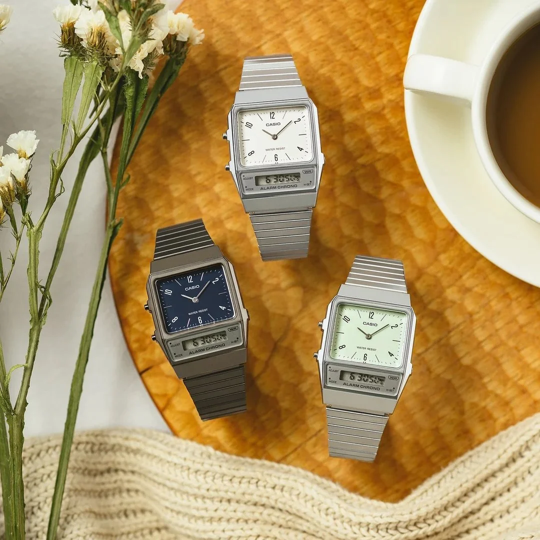 Casio Vintage // The AQ-800E series is the perfect mix between retro and modern.

Slim metal bracelet, oblong case, analog and digital in perfect balance.