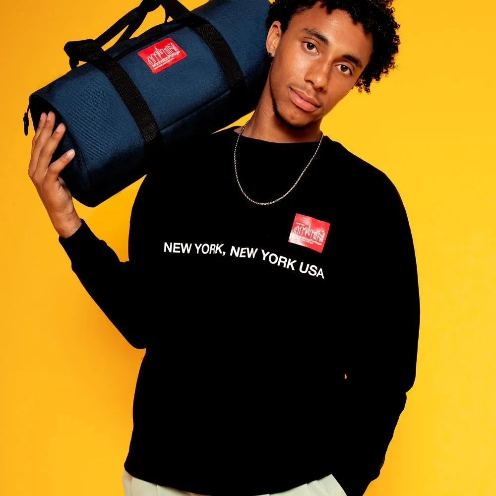 Manhattan Portage // The Chelsea Drum Bag (1802-BLK) is compact but capable. 

Detachable shoulder strap, two external pockets, metal hook for your keys &mdash; built for the day, whatever it throws at you.