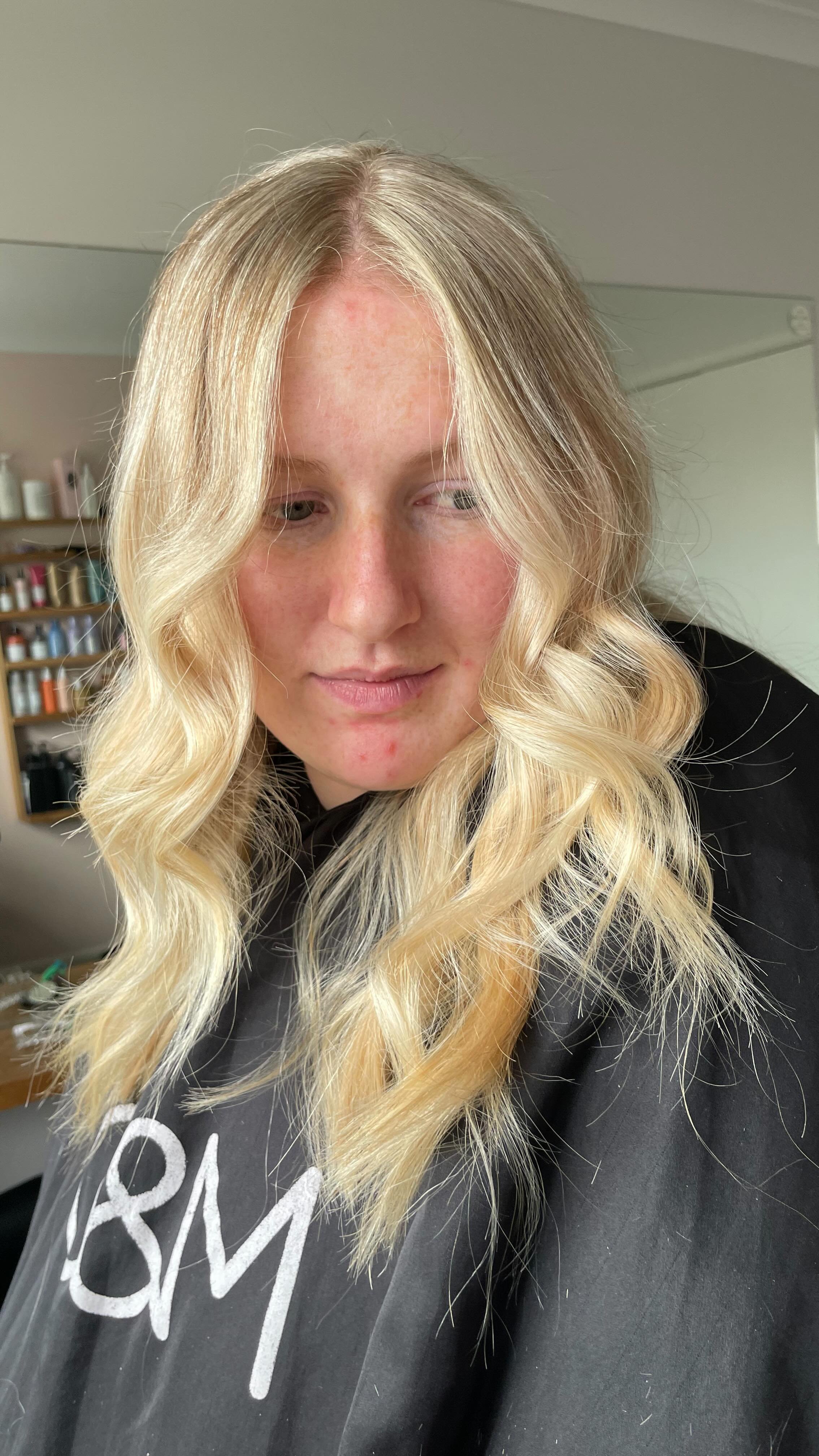 Come along and foil with me.
#salonvlog #delivery #salon #viral #trending #hairstyles #dayinmylife #homesalon #colachairdresser #blondehair #clothing #colacbusiness