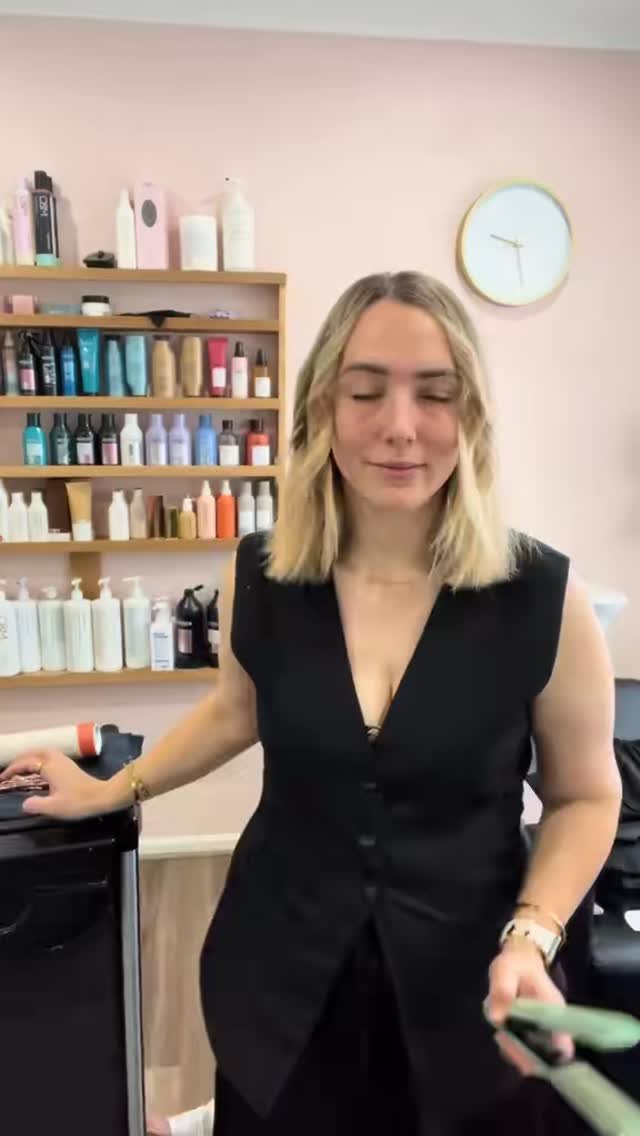 Come spend the day with me.
#colachairdresser #hairgoals #hairvlogger #blondespecialists #tiktok #trendinghair #trendvlog