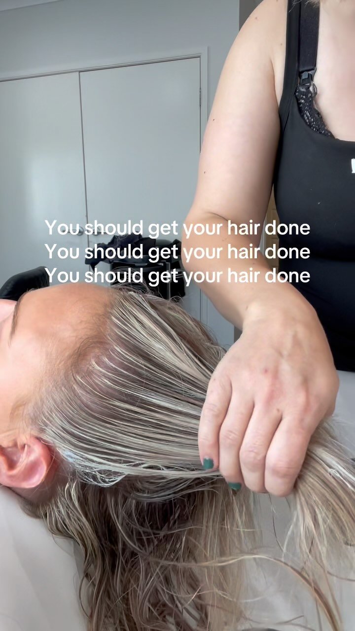 Not another hairdresser getting into your head ๐.
#hairreels #blondehair #famous #blondie #livedinblonde #hairdresser #hairdrsserlife #content haircontent
