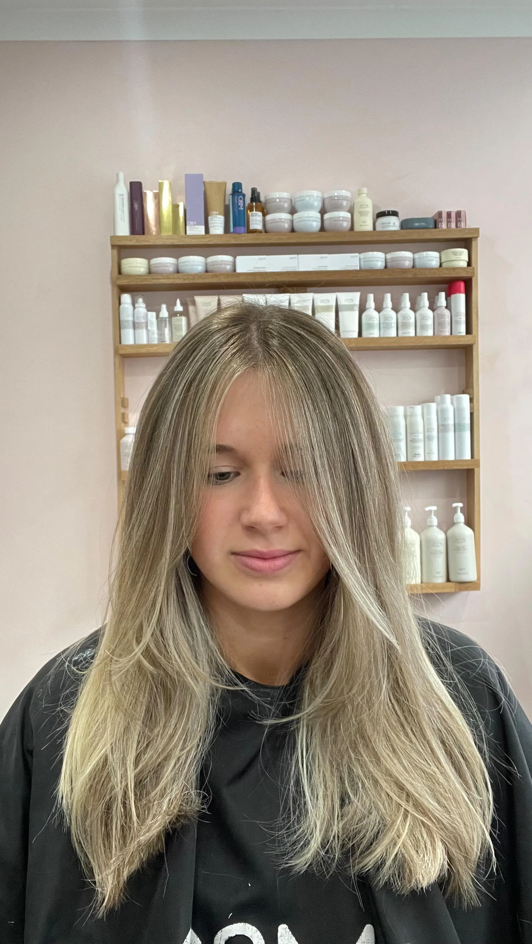 Today once again I had the pleasure to do another colour on virgin hair π
#hairgoals #blondehair #colachairdresser #blondespecialists #creamyblonde #homesalon #virginhair#
