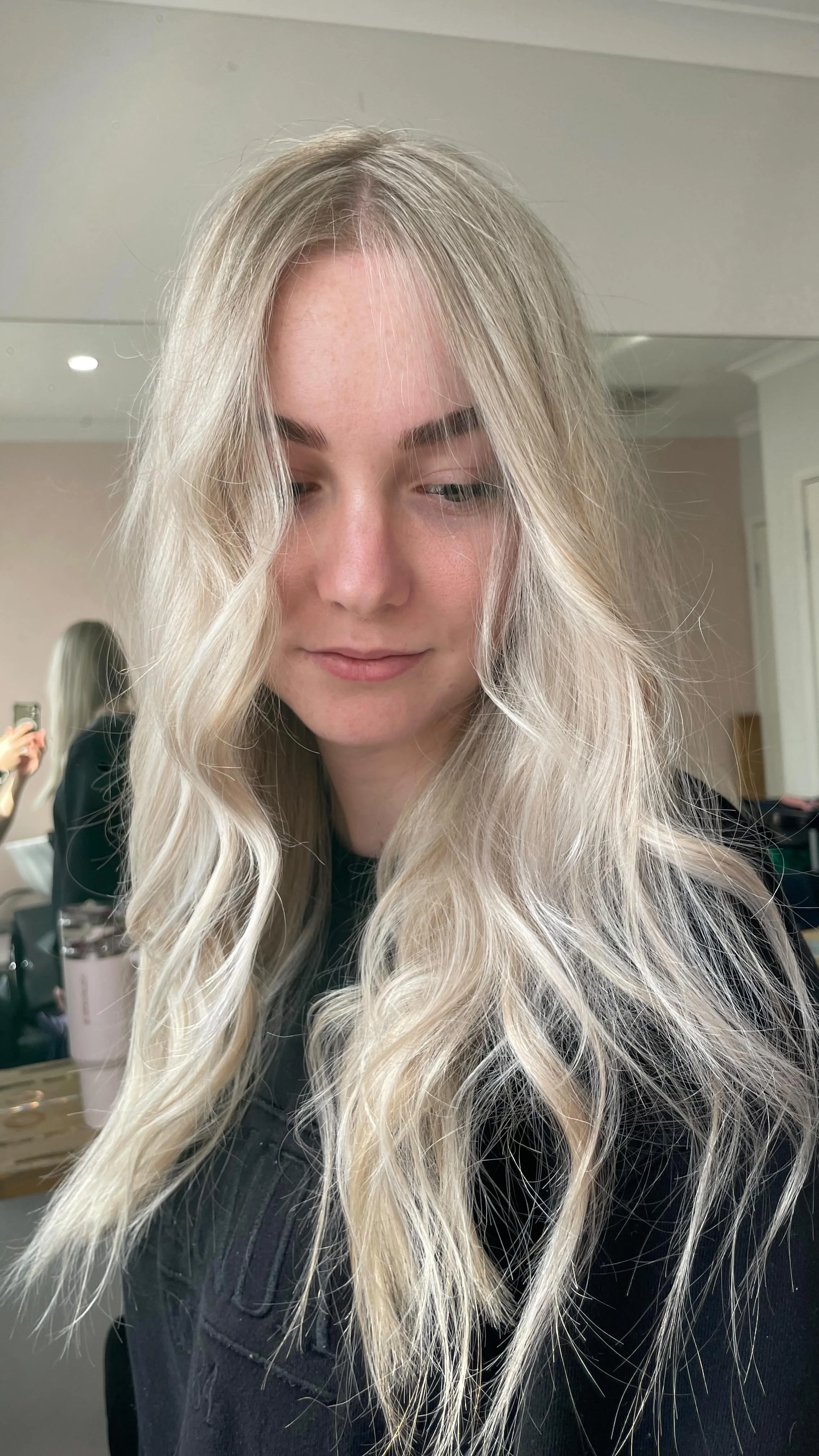 Blonde bomb shell. ππ»ππΎβοΈπ«ΆπΌ
#blonde #hairgoals #ashblonde #blondehair #colachairdresser #creamyblonde #homesalon