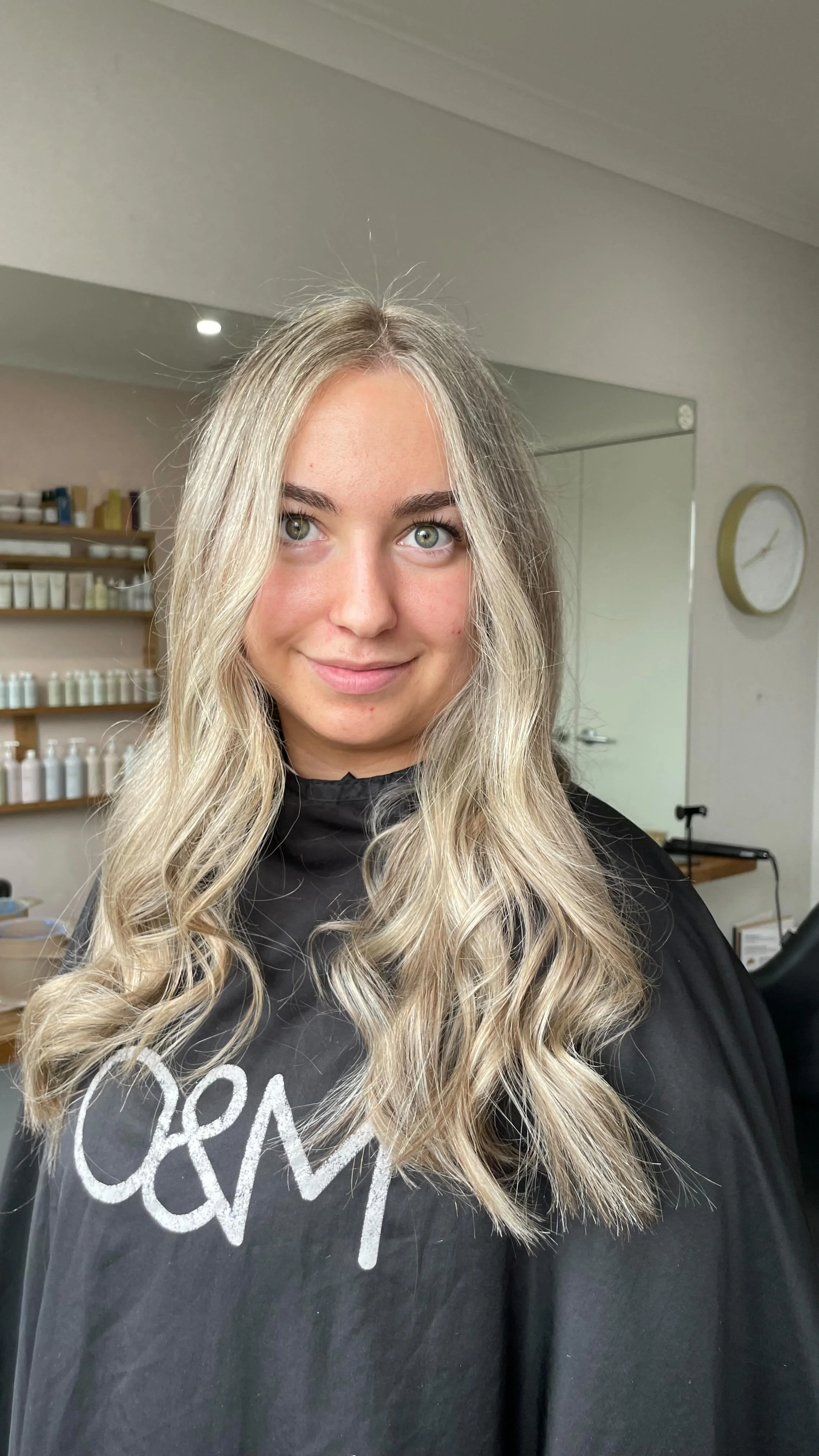 7 months in the making!
#hairgoals #blonde #blondespecialists #hairvlog #creamyblonde