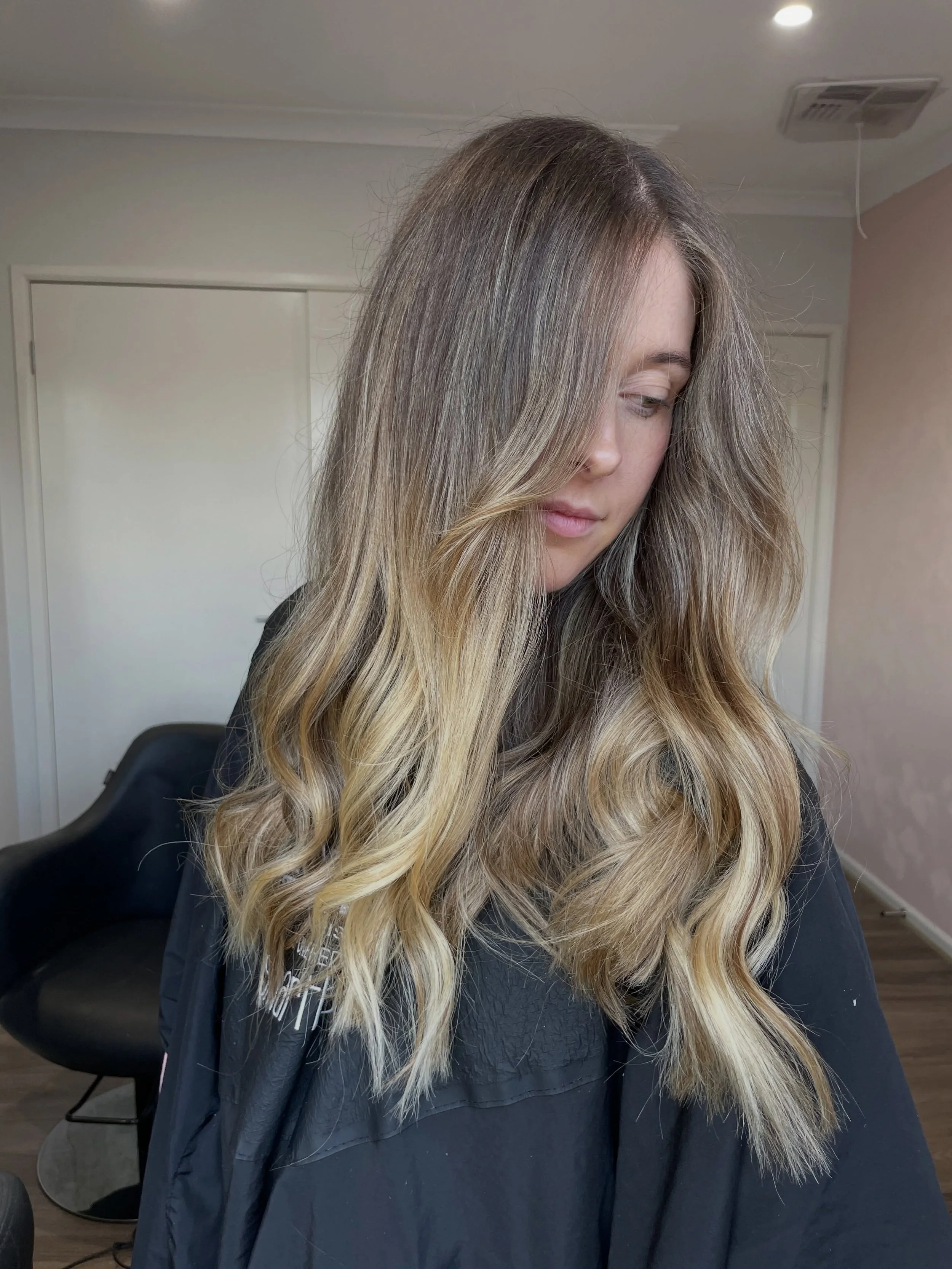 from foils on the trolley to golden hour finishes 🌅💇&zwj;♀️
#sunset #behindthechair #salonvibes #hair #wellness