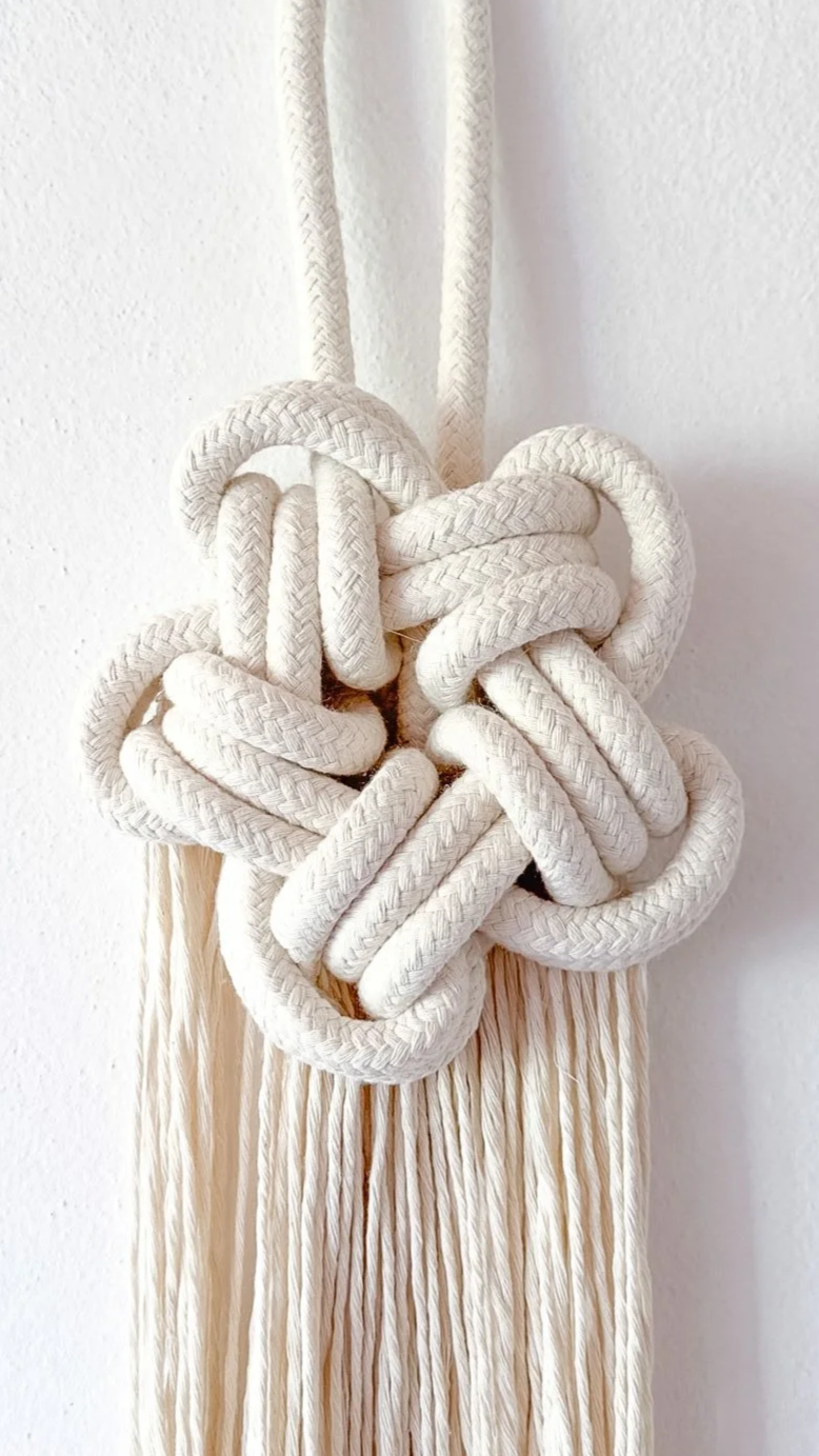 close+up+of+5+Point+Start+knot+sculpture+in+braided+cotton+%7C+Ana+Salazar+Atelier.png