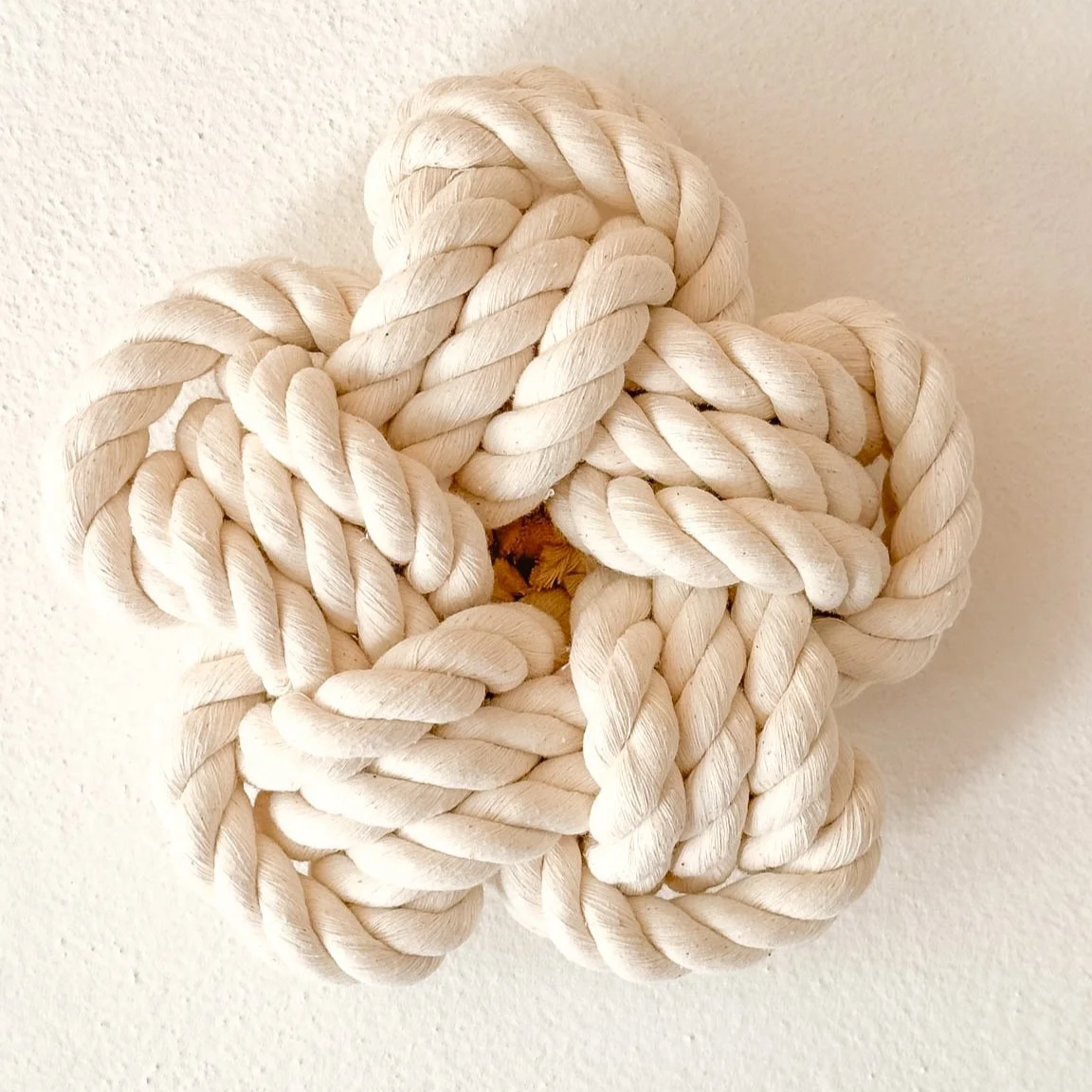 Close-up+of+intricate+sculptural+5+Point+Star+knot+in+16mm+cotton+rope+%7C+Ana+Salazar+Atelier.png
