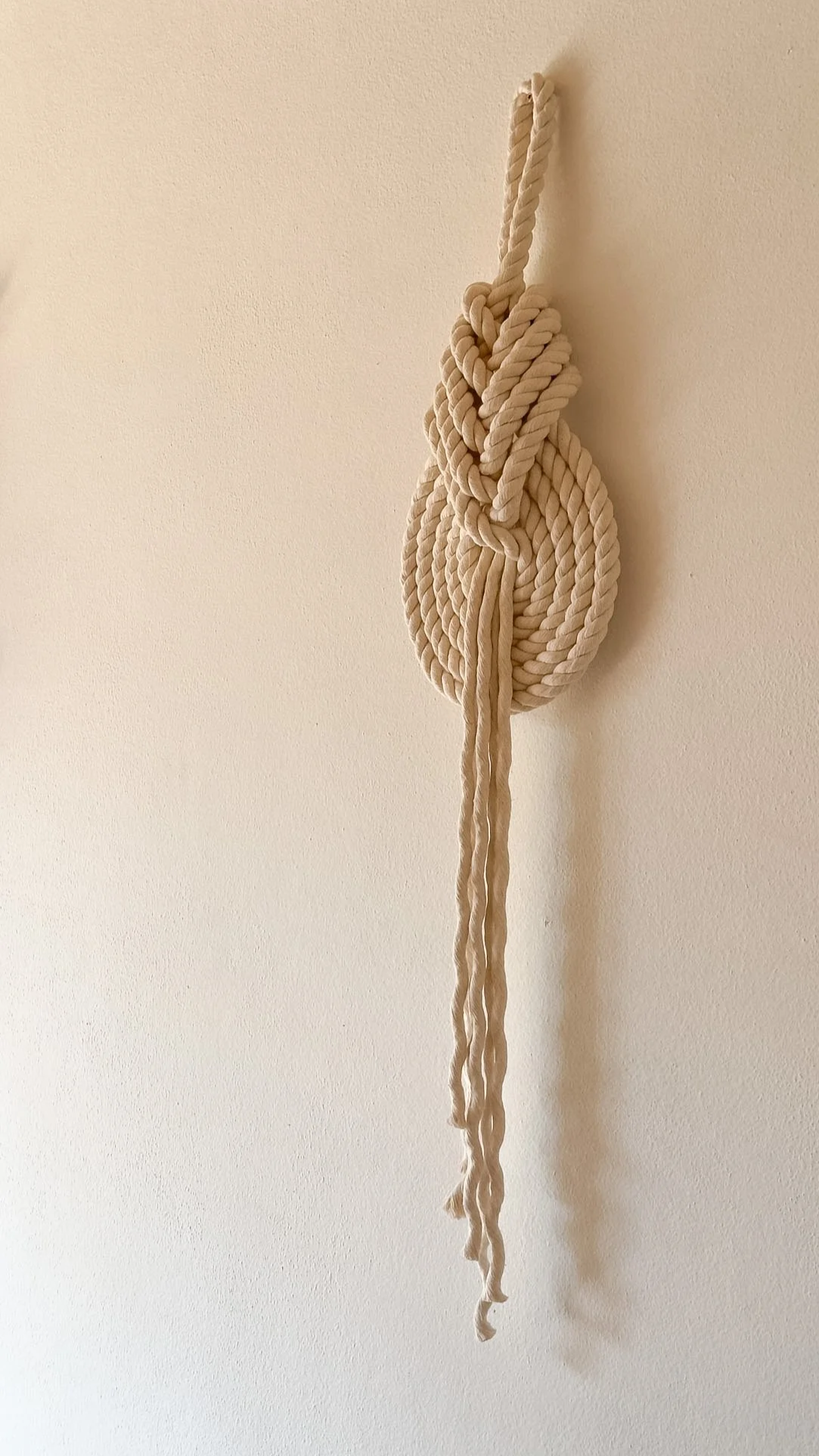 Right+view+of+large+sculptural+Pipa+knot+%7C+Ana+Salazar+Atelier.png