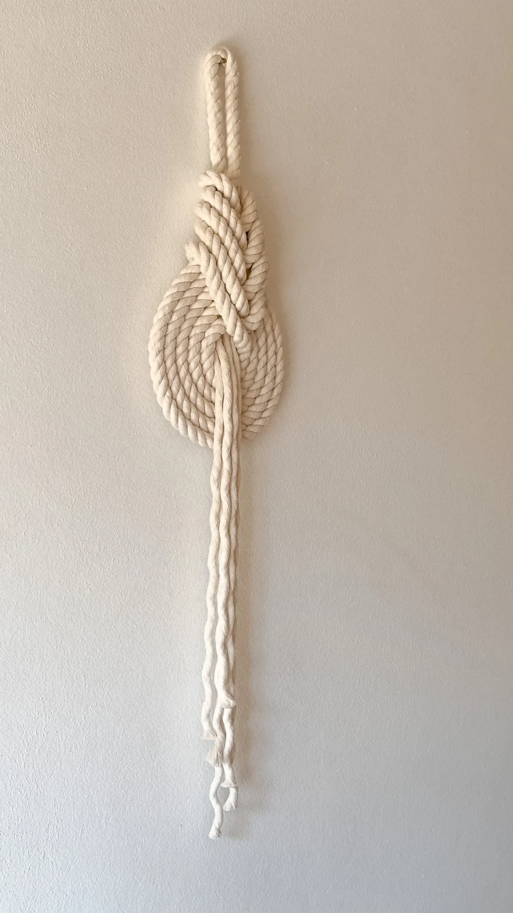 Left+view+of+large+sculptural+Pipa+knot+%7C+Ana+Salazar+Atelier.png