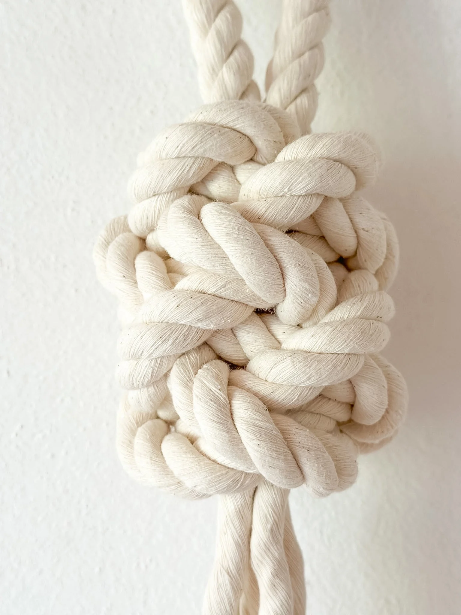 detail of large sculptural Gauchoknot | Ana Salazar Atelier.jpg