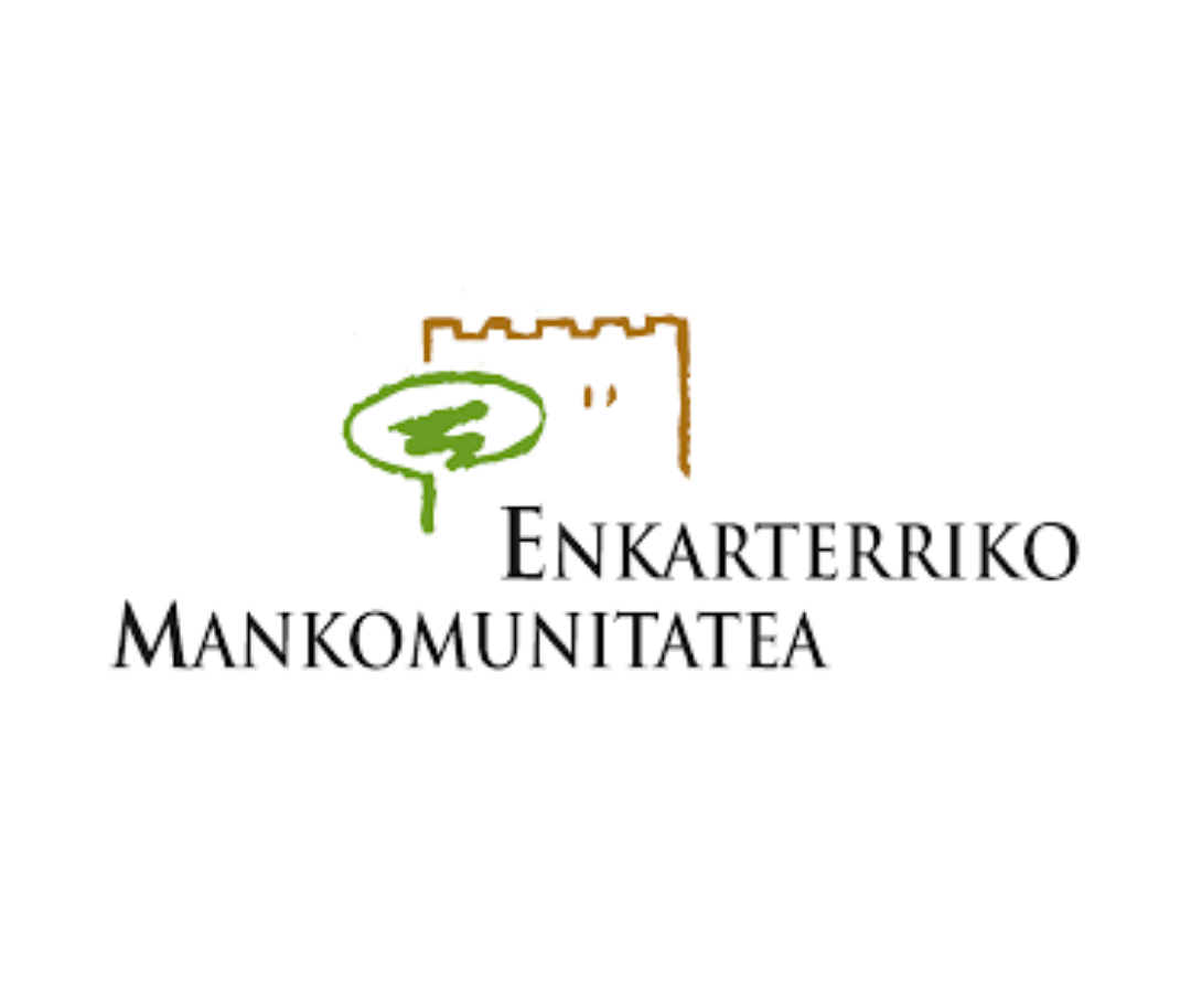 Logo con un castillo estilizado, un globo de diálogo verde y el texto 'Enkarterriko Mankomunitatea'.