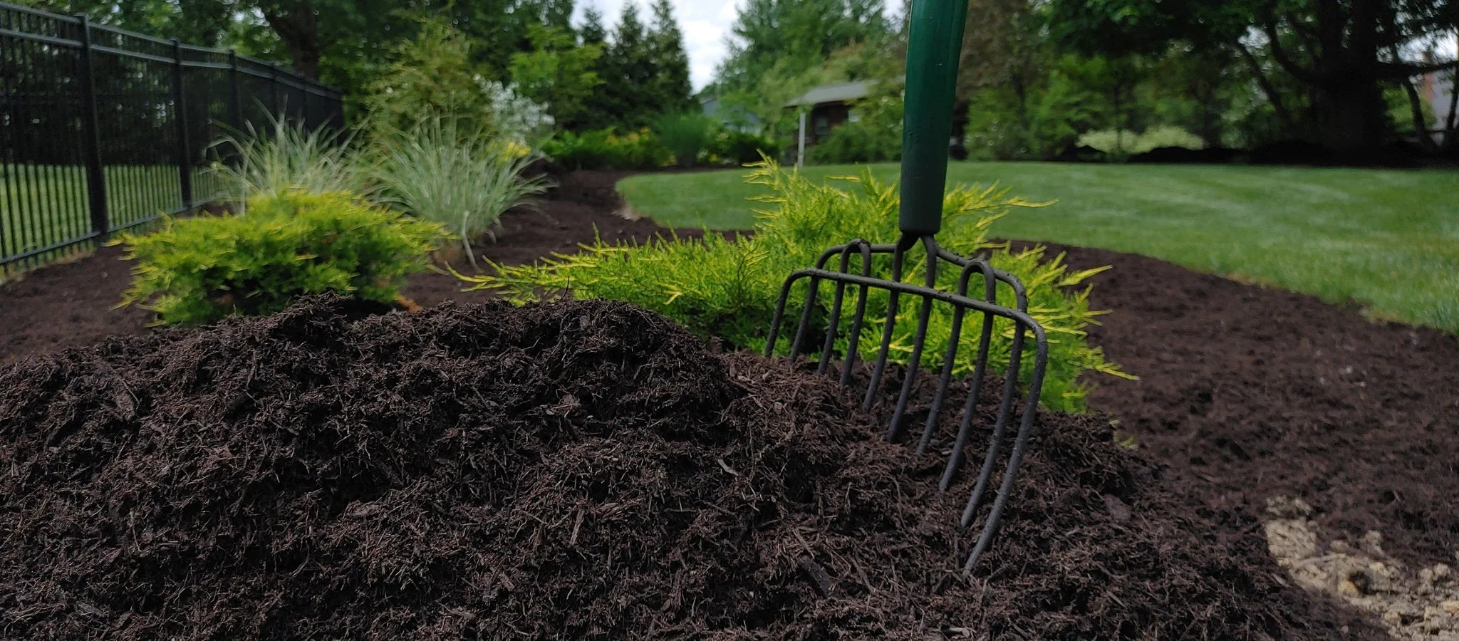 Luna Landscape and Design Mulching