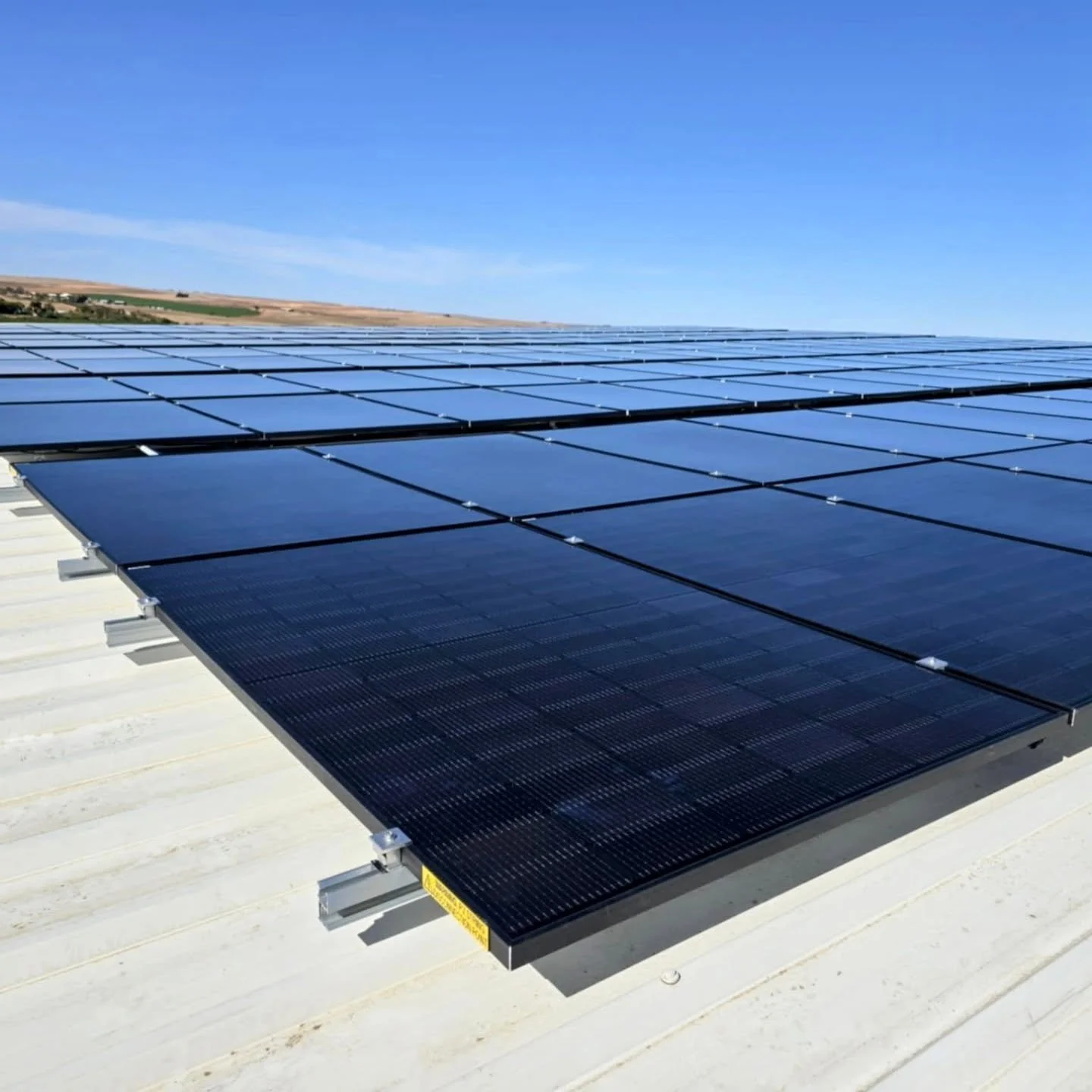 Josh closed out the first week with the final stages of a 70.4 kilowatt PV system, with two 25 kilowatt Hybrid Goodwe inverters and a 25.6 Kilowatt Goodwe battery in Bowhill ☀️