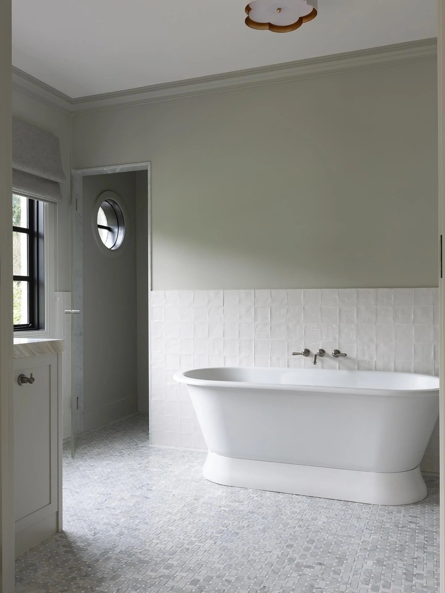 Oakland Ensuite ✨

Originally connected to the kitchen with a sliding door, this space also functioned as a guest powder room&mdash;hardly ideal for privacy or flow.

By reconfiguring the layout, we closed off the room and introduced a dividing wall 