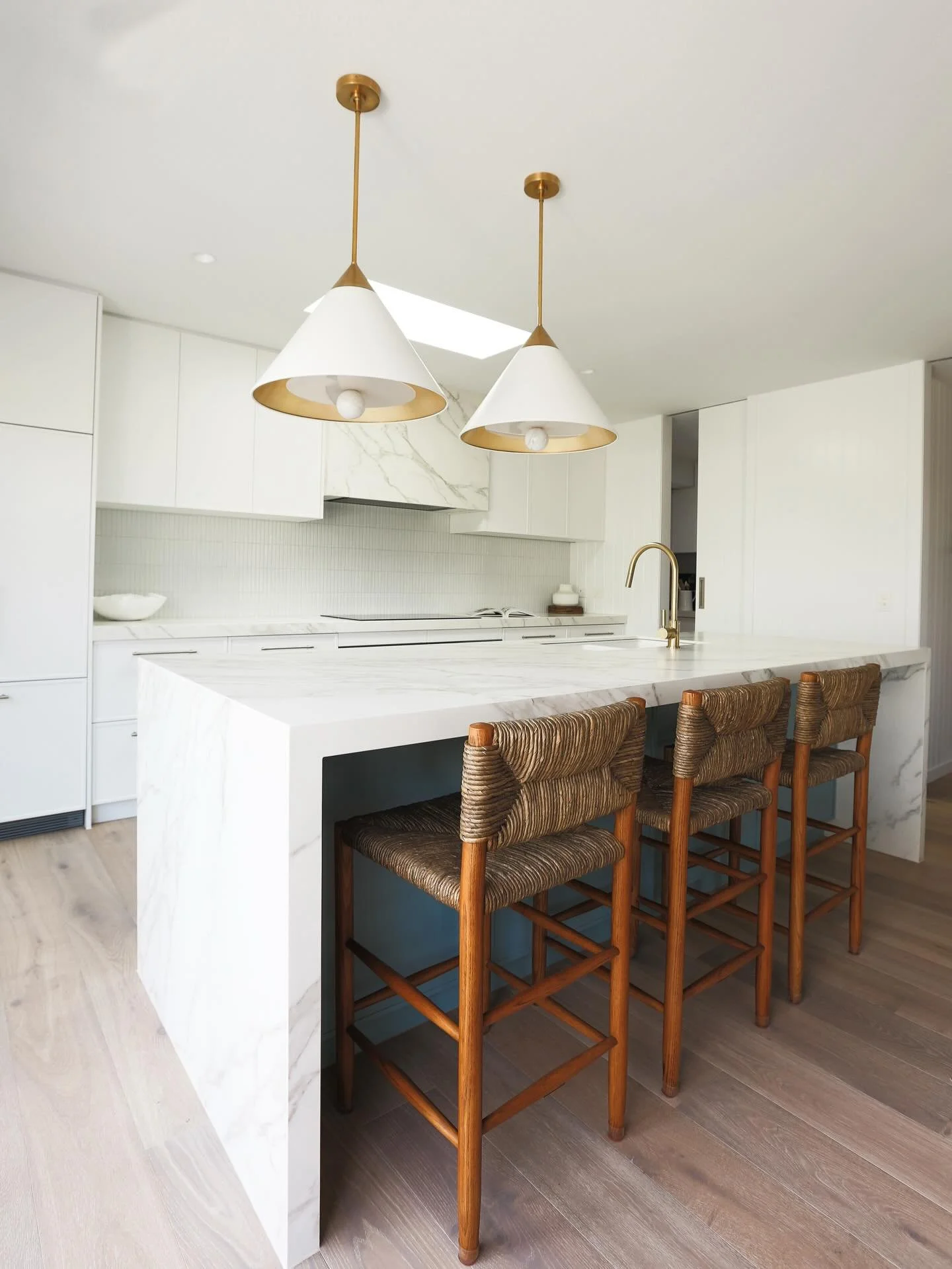 PORTSEA / kitchen and living details from our stunning Portsea project featuring one of our favourite shades of blue /green - Porters Paints Hailstorm 💙 This much loved beach house underwent a major renovation and extension thanks to @beach_city_bui