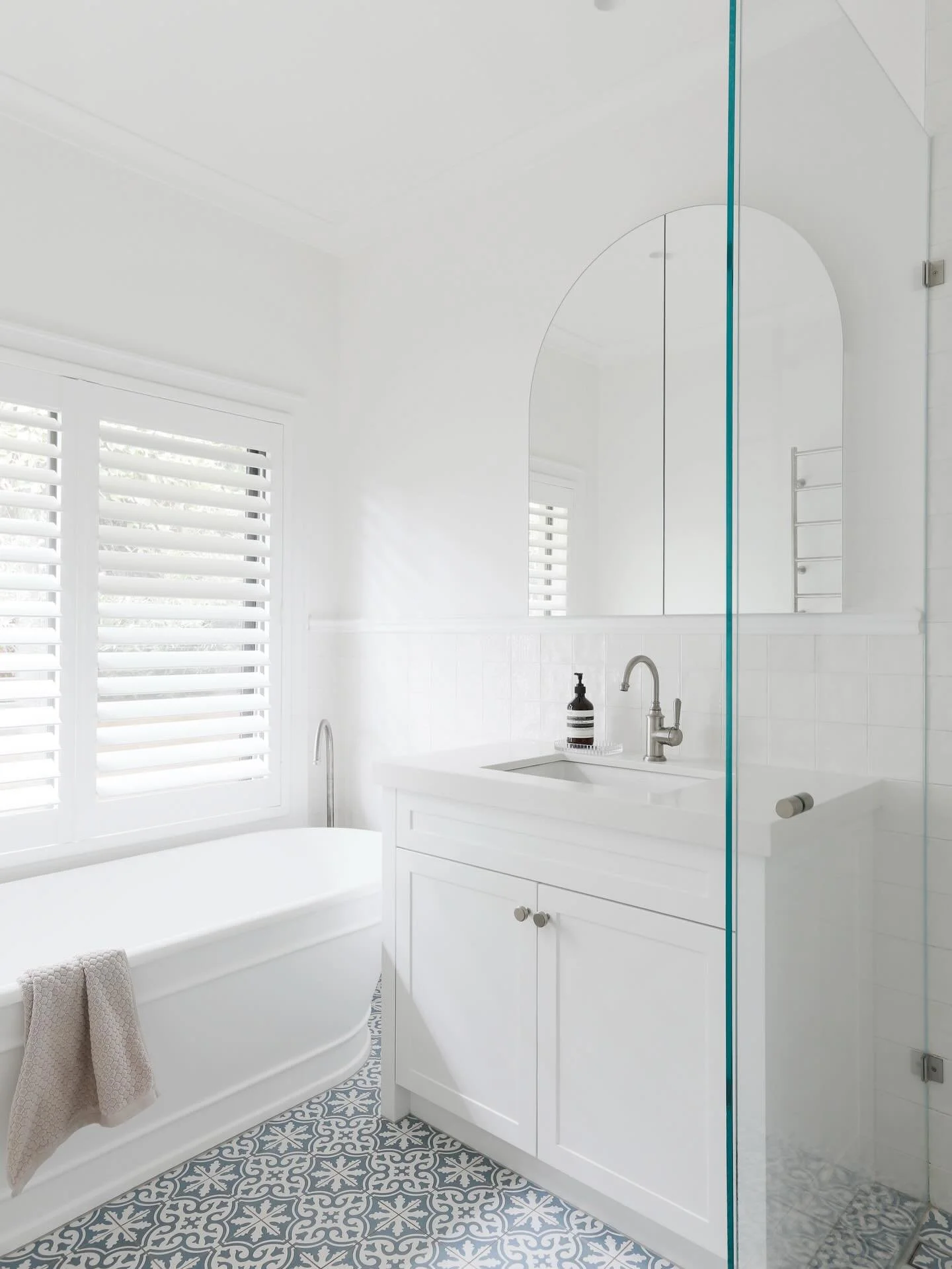 MOUNT MARTHA / pics from our recently completely project in Mount Martha, we renovated all key area of the home including bathroom, laundry, ensuite and kitchen. We gave this 1990s brick home some character by replacing grey tile floors with light oa