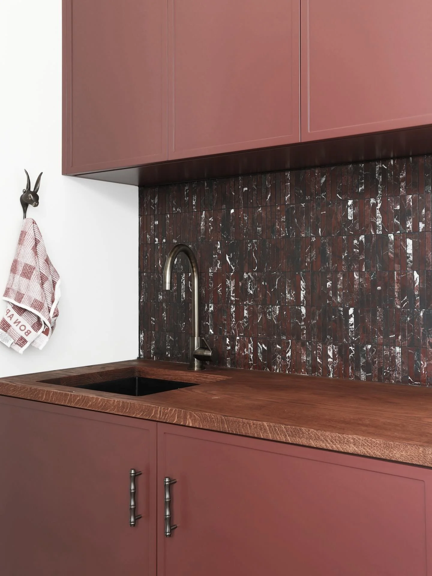 ARTEFACT SHOWROOM / A rich, deep burgundy has been a favourite in the studio this season &mdash; warm, moody and perfect for autumn 🍂

We&rsquo;ve carried it through the powder room walls and into the kitchenette joinery, layering it with marble til