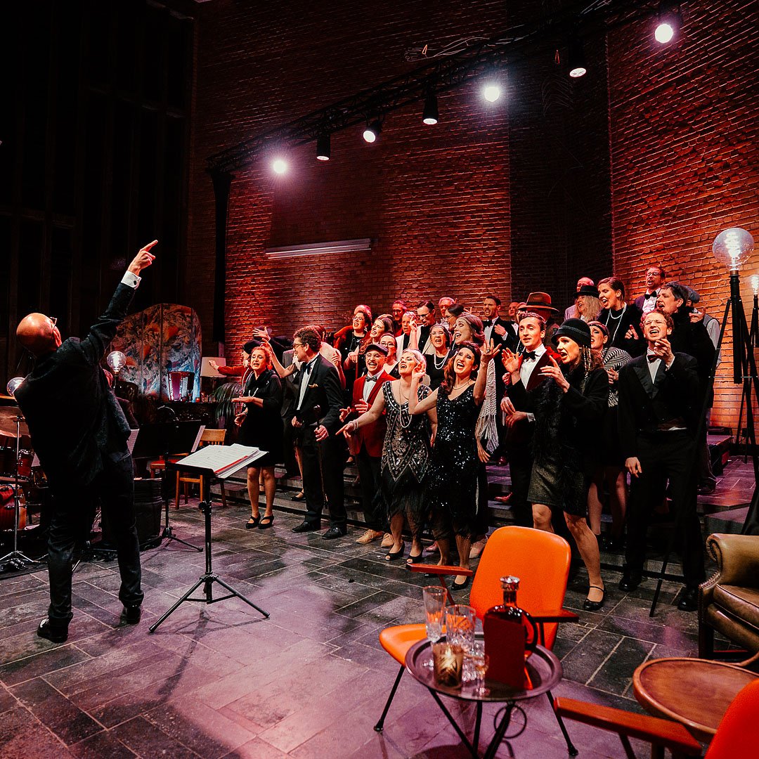 Onze SWING concerten tijdens het Valentijnsweekend, dat was puur genieten! Voor het publiek, voor onze dirigent @jorisdrdr , voor de leden van de @vrtbigband , voor presentatrice @ellamichiels en natuurlijk voor alle Koriolis koorleden.
Een welgemeen