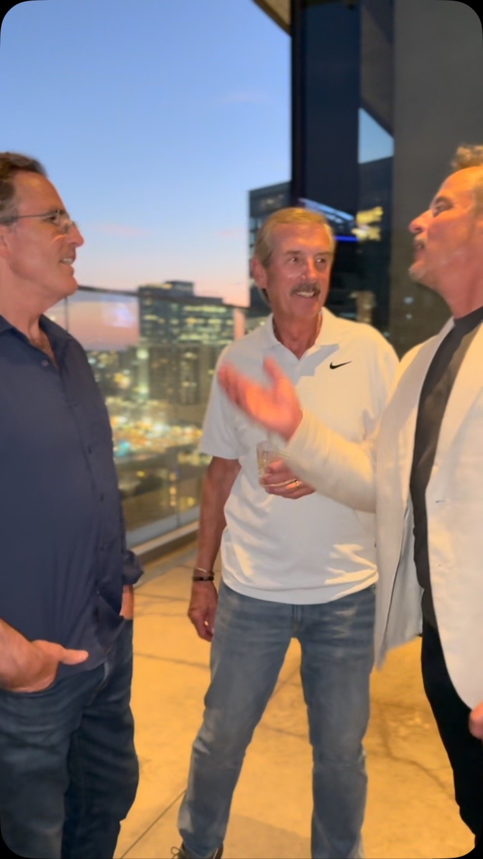 Kicked things off high
above Nashville with some LEGENDS and a lot of laughs.
Pairings are set
let’s play for purpose
Proud to support the Bob Woodruff Foundation. @bobwoodruff @bmuellerwkrn