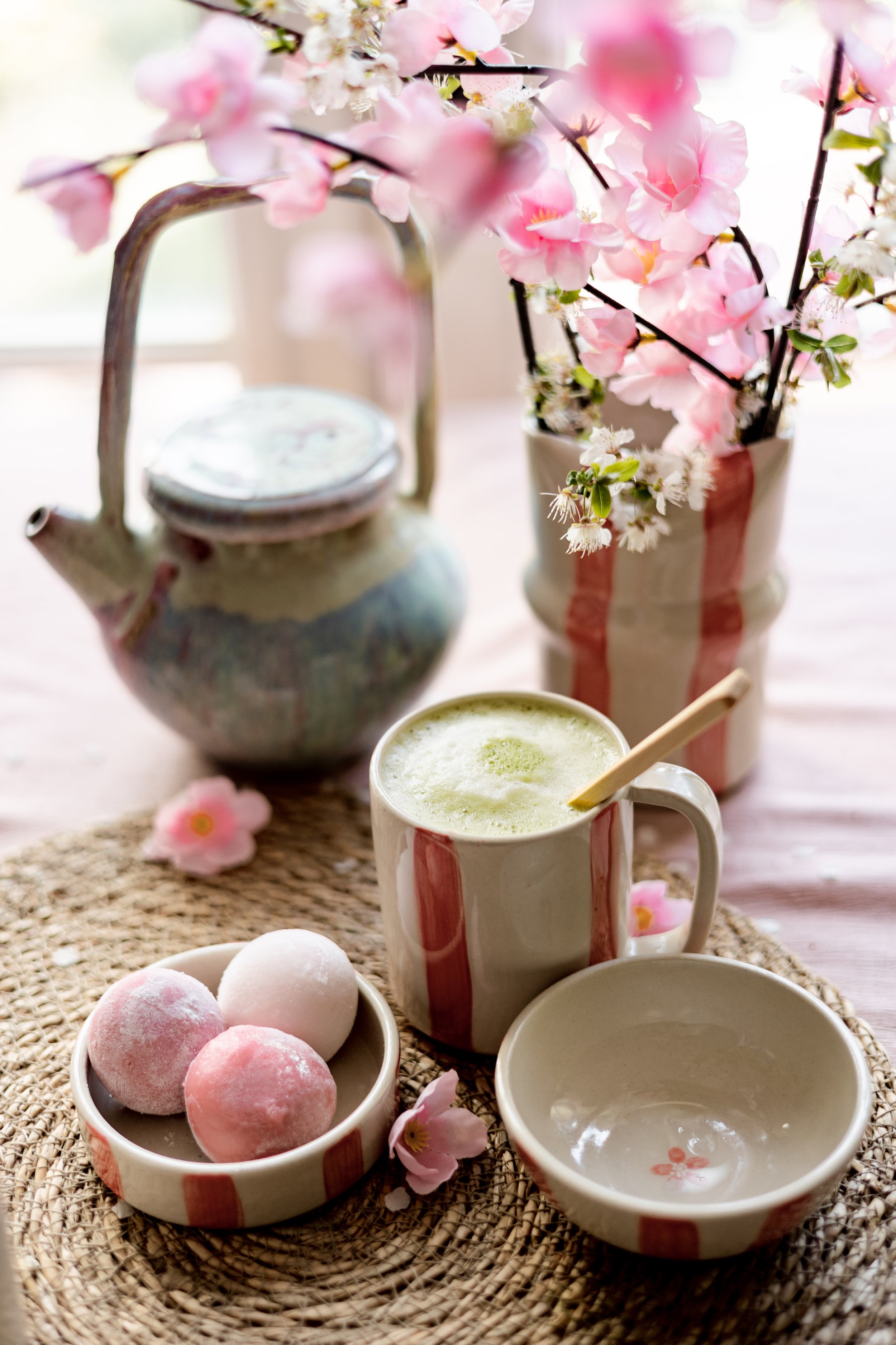 Vaisselle artisanale sakura en céramique faite à Vallauris