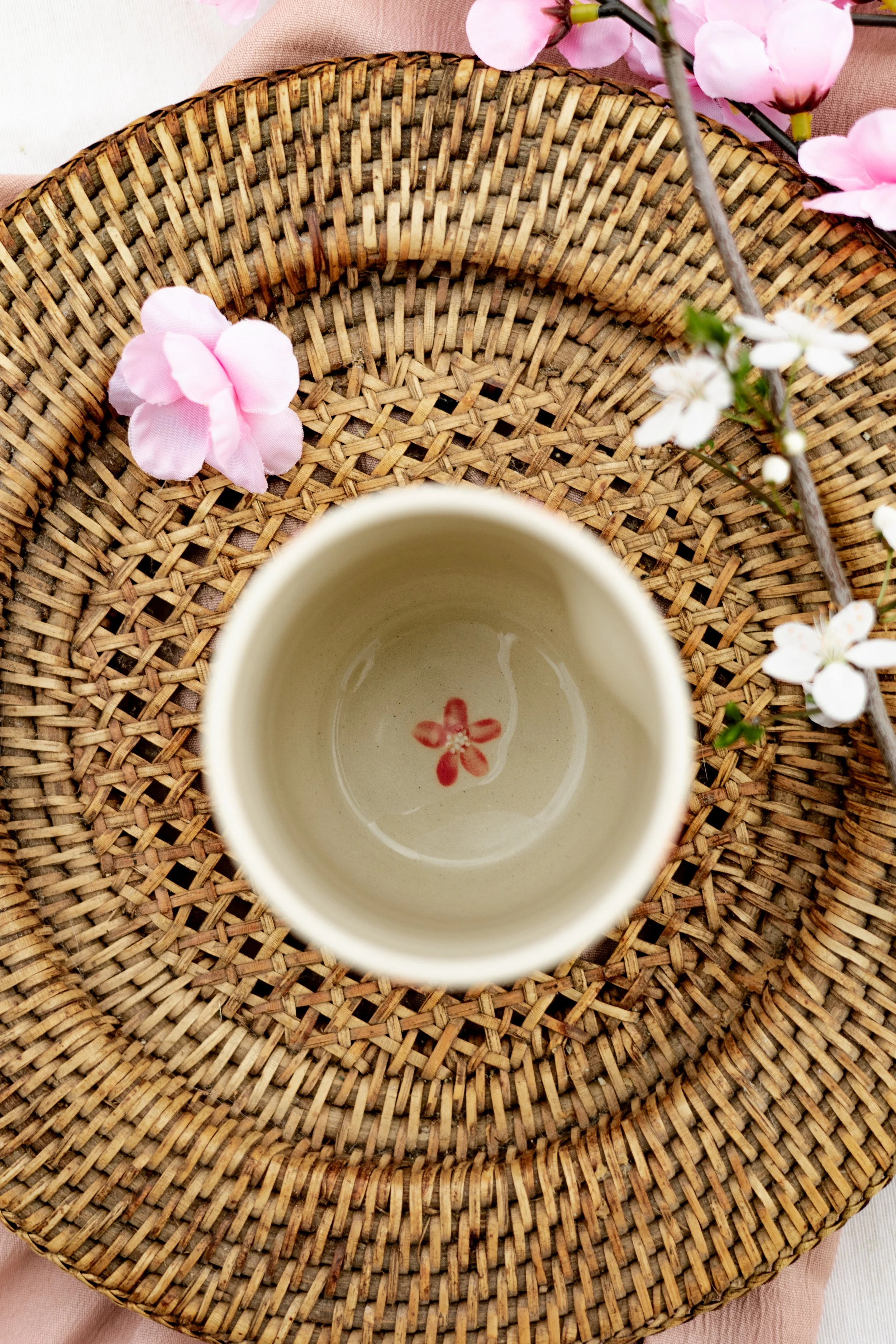 Mug artisanal sakura en céramique fait à Vallauris