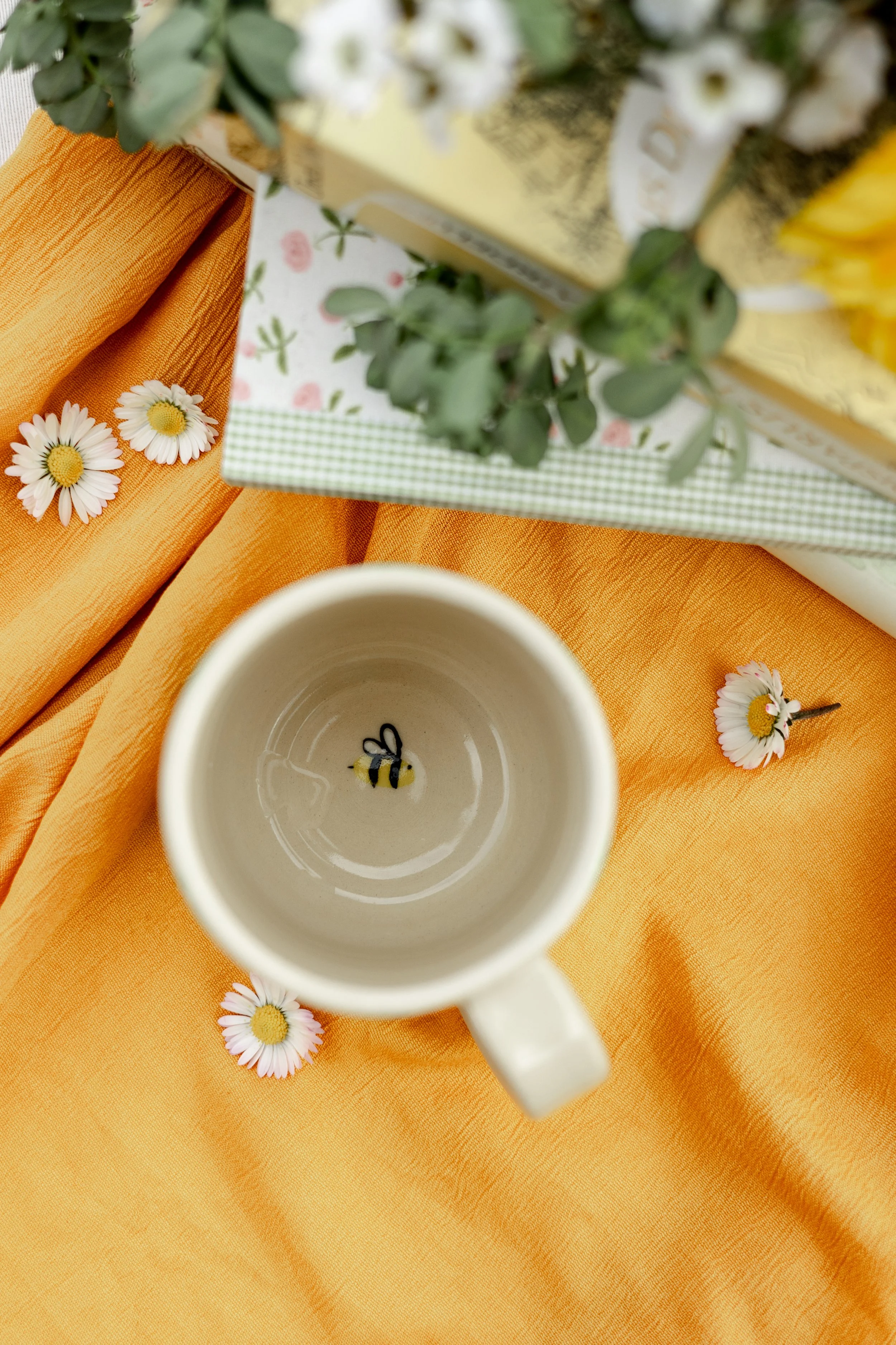 Mug artisanale abeille en céramique faite à Vallauris