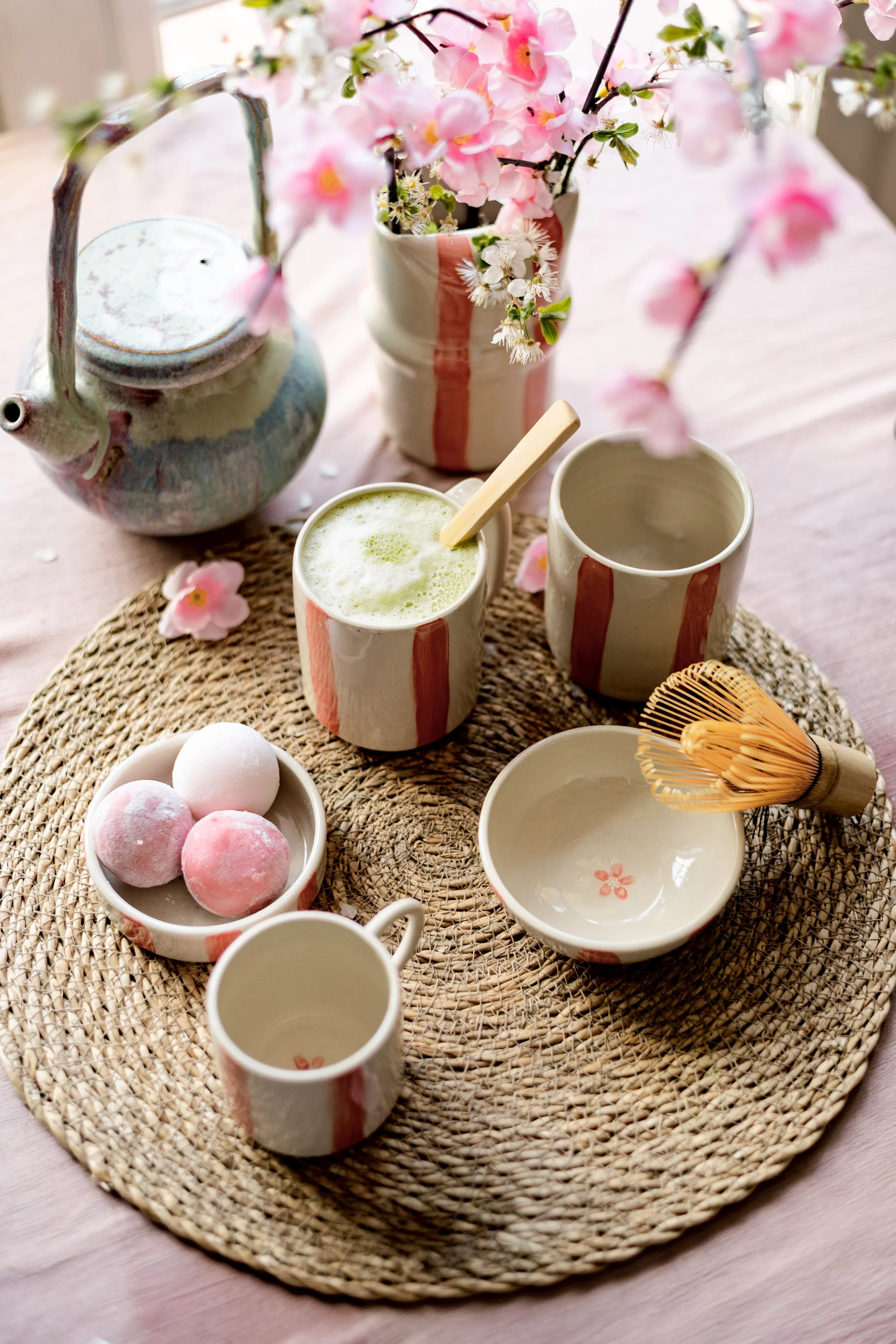 Vaisselle artisanale sakura en céramique faite à Vallauris