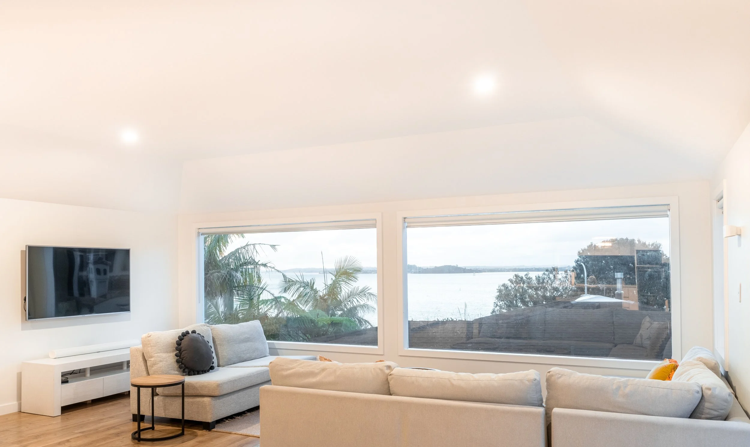 Sumptuous living with beautiful views across the harbour