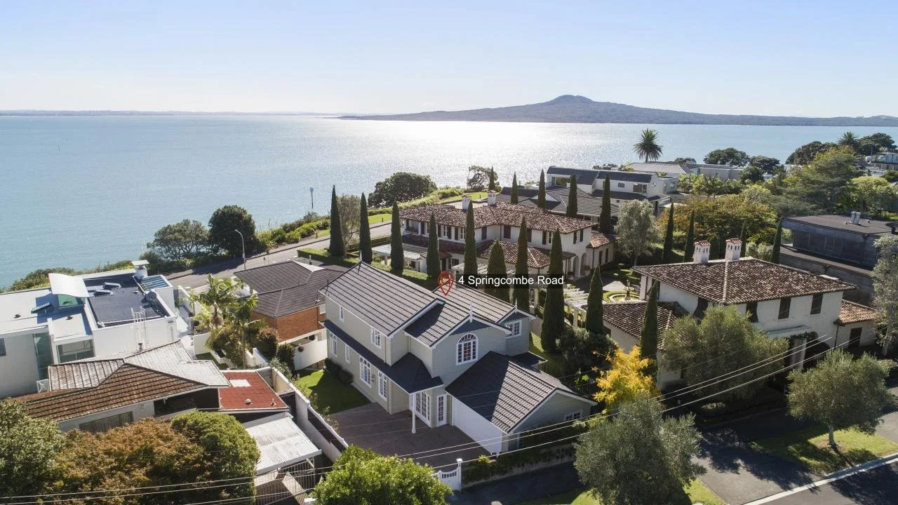 Clifftop location and ocean views