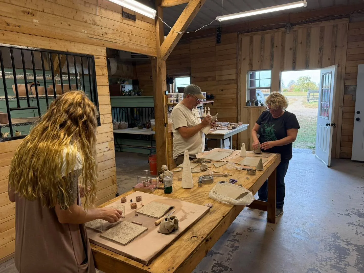 Today’s workshop was a lot of fun.  Everyone caught on quickly and made some cool witches.  Next week we’ll fire these girls! 
#pottery #potterylife #redbarnpotteryco #witches #witchesofinstagram