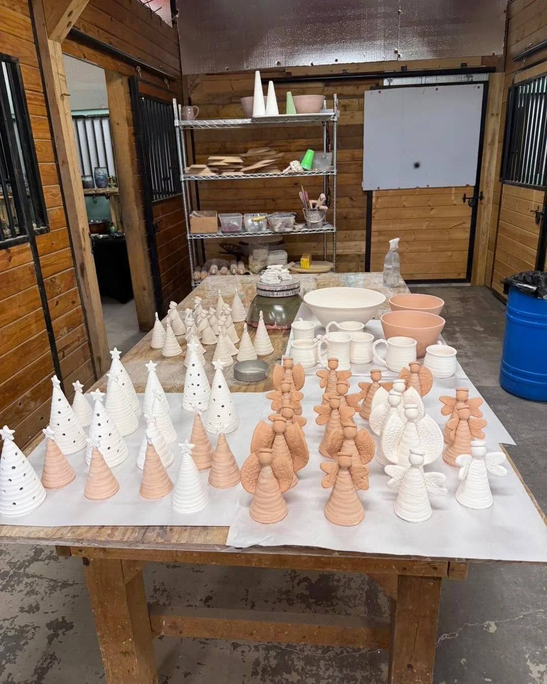 Today&rsquo;s chaos&hellip; 

#redbarnpotteryco #potterystudio #potterystudiolife #potterylife #kilnit #hotkilns